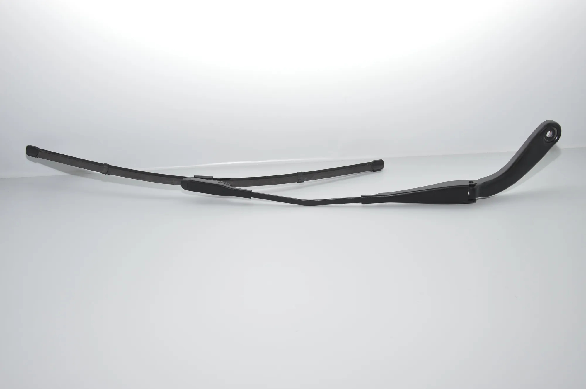 Front Wiper Arms – OEM 7260482 · BMW 3 (F30, F80) 318 d 2015 – 3