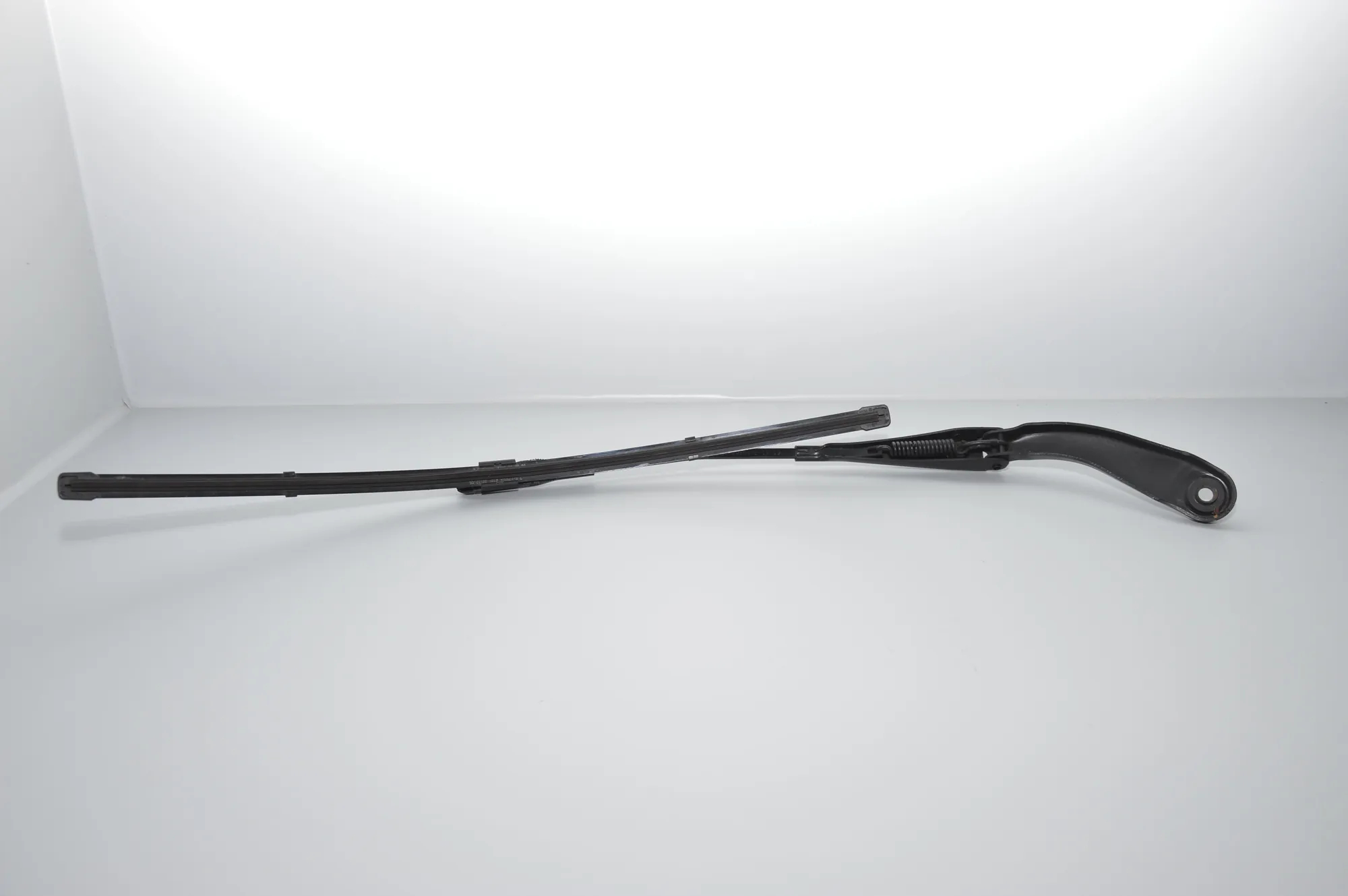 Front Wiper Arms – OEM 7260482 · BMW 3 (F30, F80) 318 d 2015 – 4