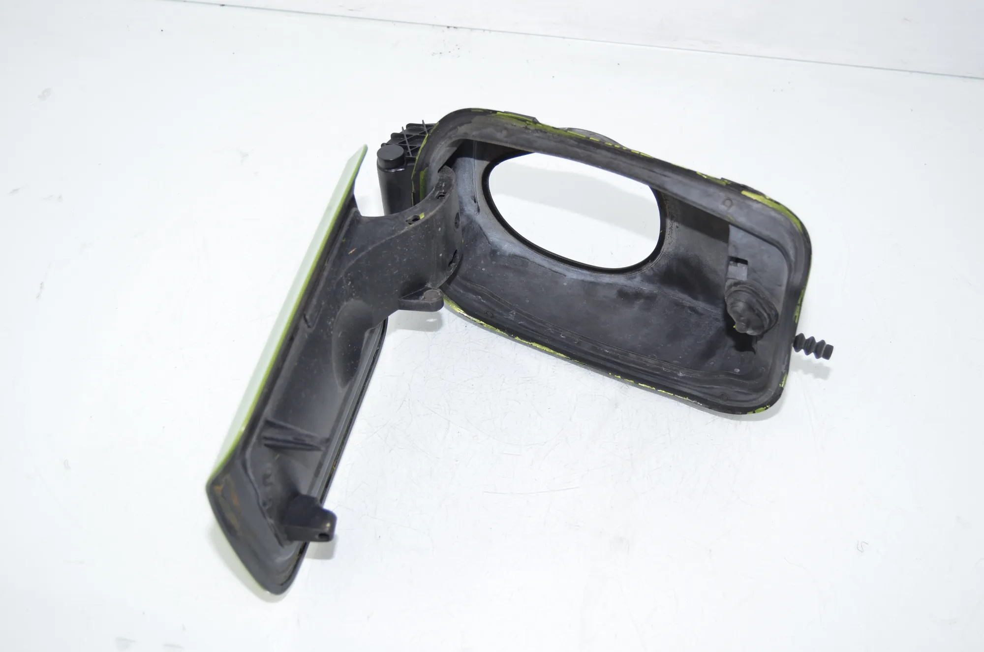 Fuel Tank Flap Cap – OEM 7218336 · BMW 5 (F10) 525 d 2010 – 2