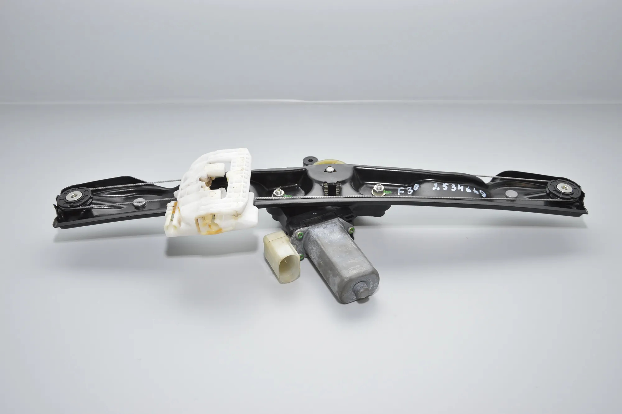 Rear Left Door Window Regulator – OEM 7351049 · BMW 3 (F30, F80) 318 d 2015 – 3