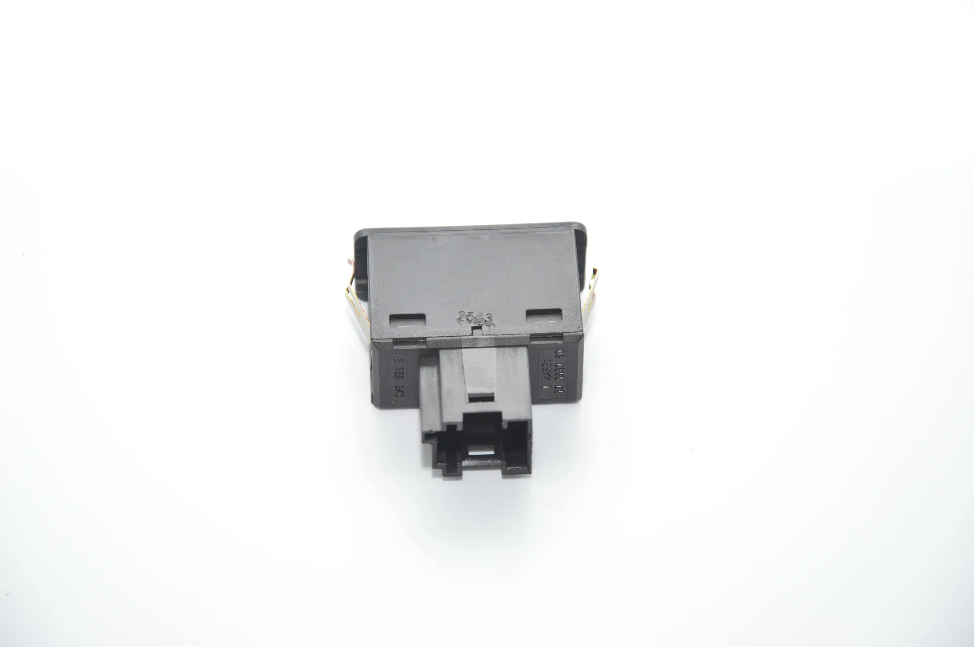 USB/AUX-In Socket Port – OEM 8368346 · BMW X5 (E53) 4.6 is 2003 – 3