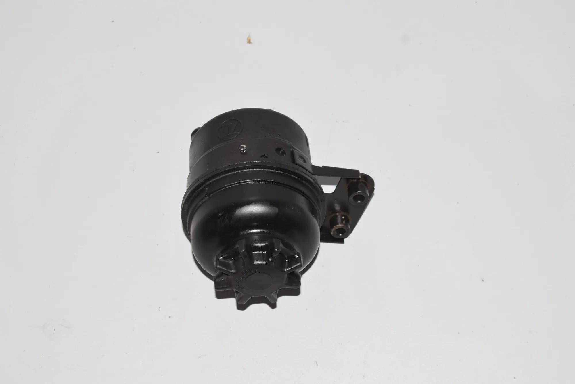 Power Steering Pump Tank – OEM 1097164 · BMW X5 (E53) 4.6 is 2003