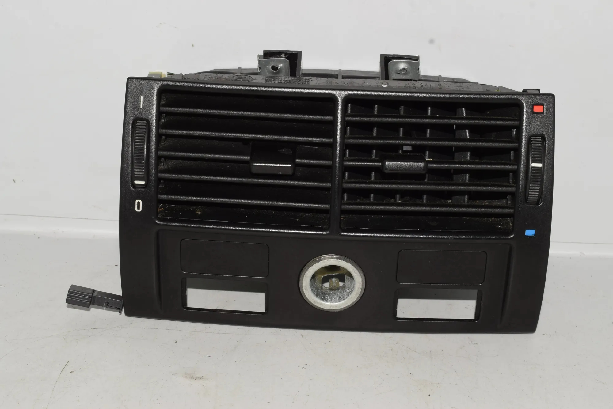 Dashboard Air Vents – OEM 8409081 · BMW X5 (E53) 3.0 i 2005