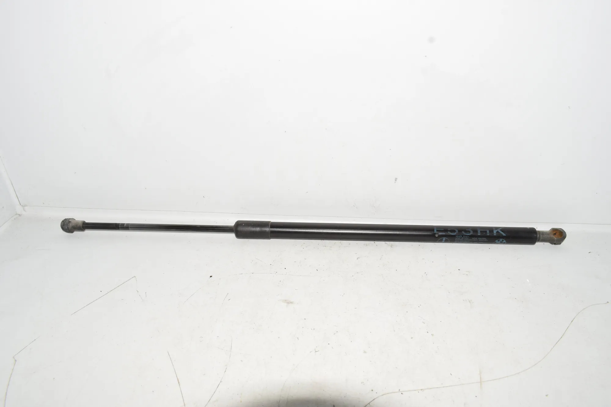 Right Side Tailgate Gas Strut – OEM 8402405 · BMW X5 (E53) 3.0 i 2005 – 4