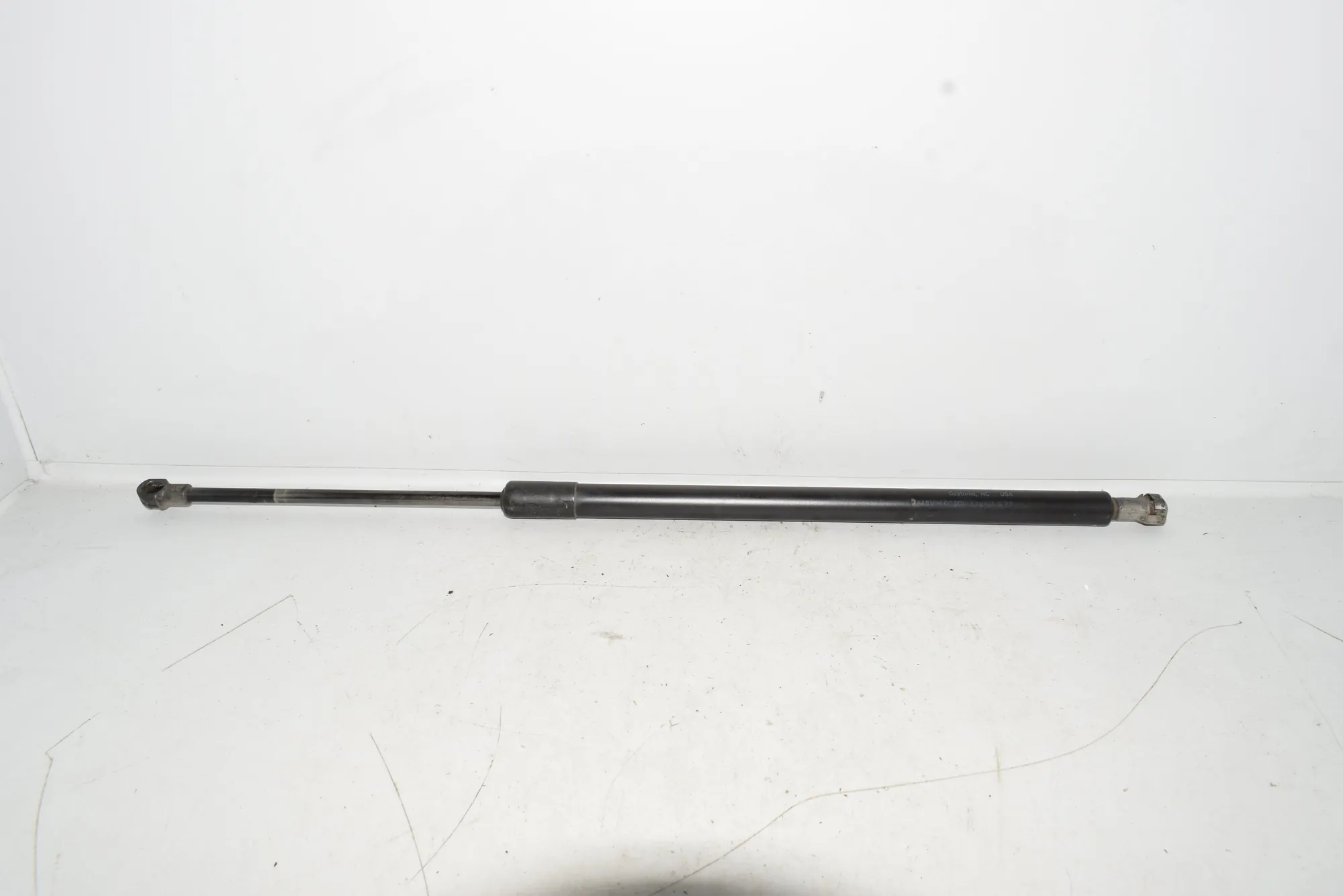 Right Side Tailgate Gas Strut – OEM 8402405 · BMW X5 (E53) 3.0 i 2005 – 3