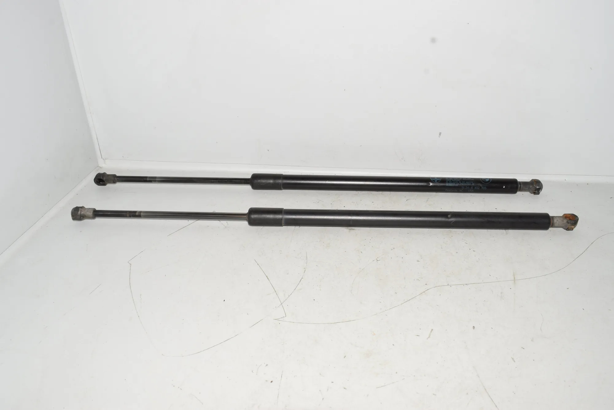 Right Side Tailgate Gas Strut – OEM 8402405 · BMW X5 (E53) 3.0 i 2005