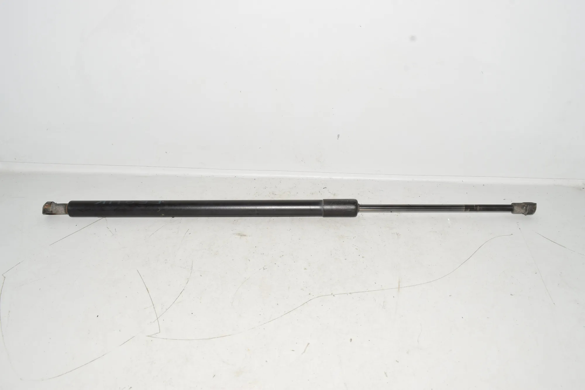 Left Side Tailgate Gas Strut – OEM 8402405 · BMW X5 (E53) 3.0 i 2005 – 3