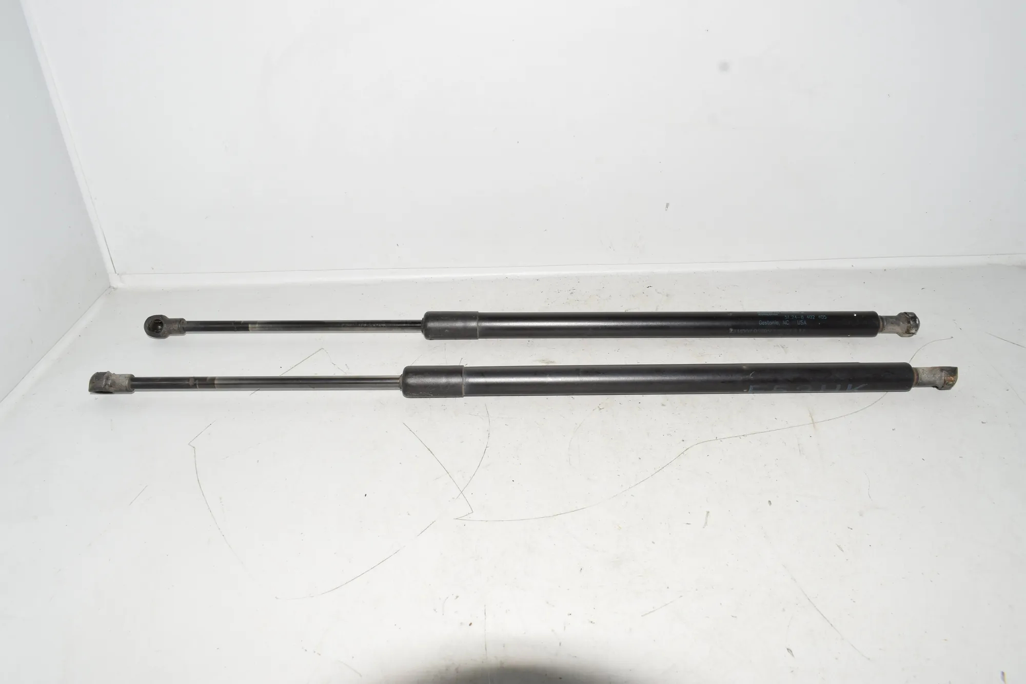 Left Side Tailgate Gas Strut – OEM 8402405 · BMW X5 (E53) 3.0 i 2005