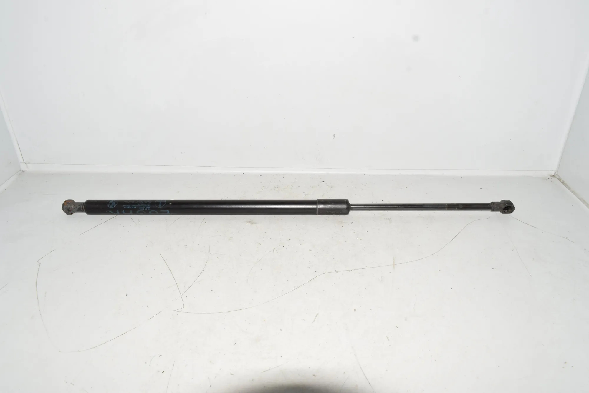 Left Side Tailgate Gas Strut – OEM 8402405 · BMW X5 (E53) 3.0 i 2005 – 2