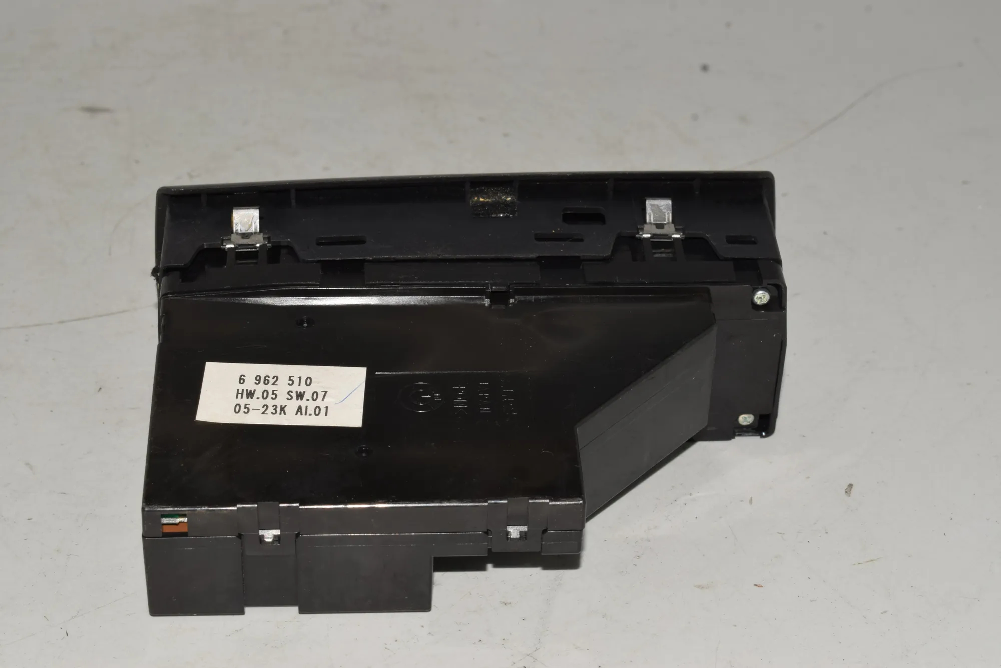 Front Left Door Window Switch – OEM 6962510 · BMW X5 (E53) 3.0 i 2005 – 2
