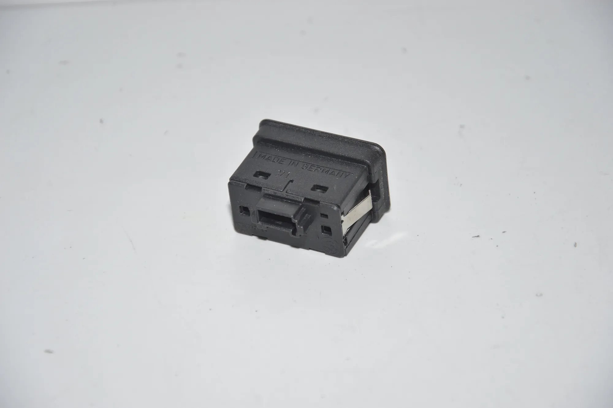 Rear Left Door Window Switch – OEM 8368974 · BMW 5 (E39) 530 i 2001 – 2