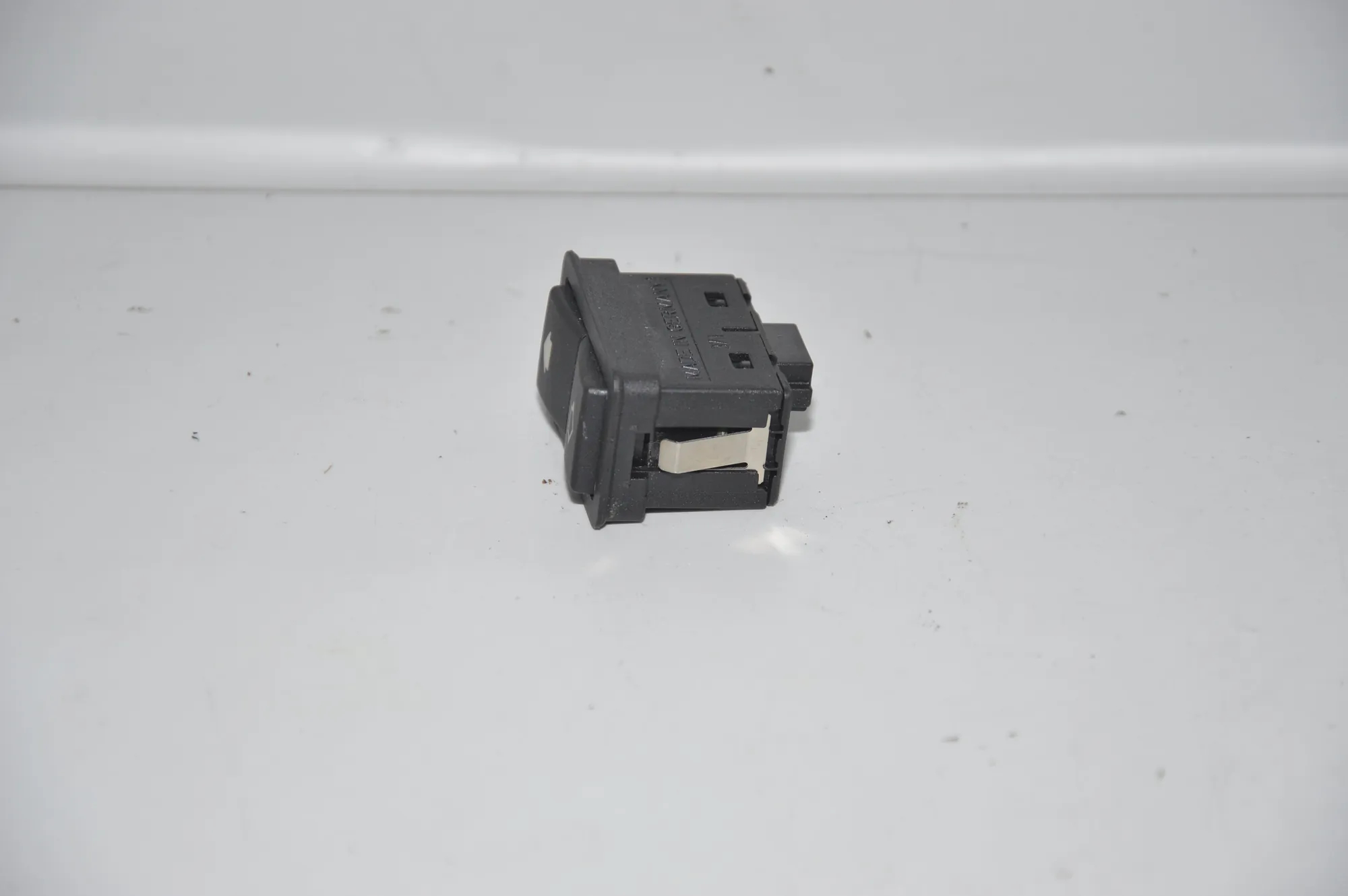 Rear Left Door Window Switch – OEM 8368974 · BMW 5 (E39) 530 i 2001