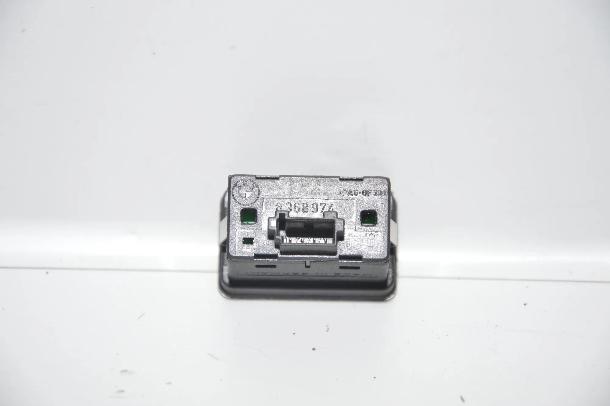 Rear Left Door Window Switch – OEM 8368974 · BMW 5 (E39) 530 i 2001 – 3
