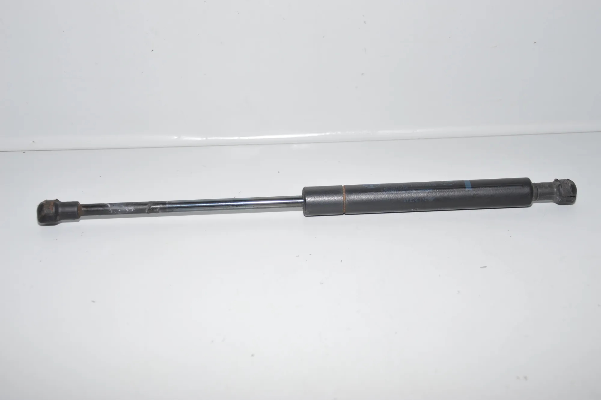 Front Left Bonnet Strut – OEM 8174866 · BMW 5 (E39) 530 i 2001
