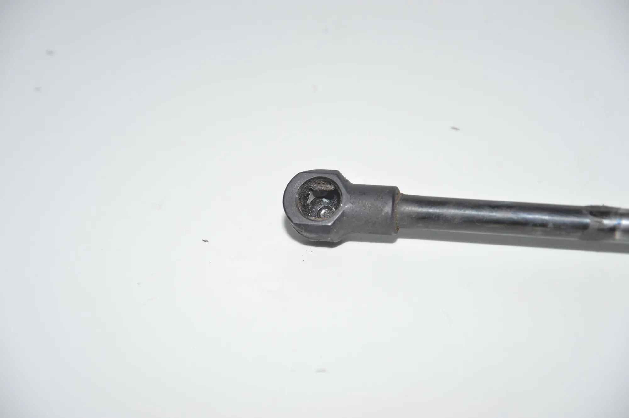 Front Left Bonnet Strut – OEM 8174866 · BMW 5 (E39) 530 i 2001 – 3