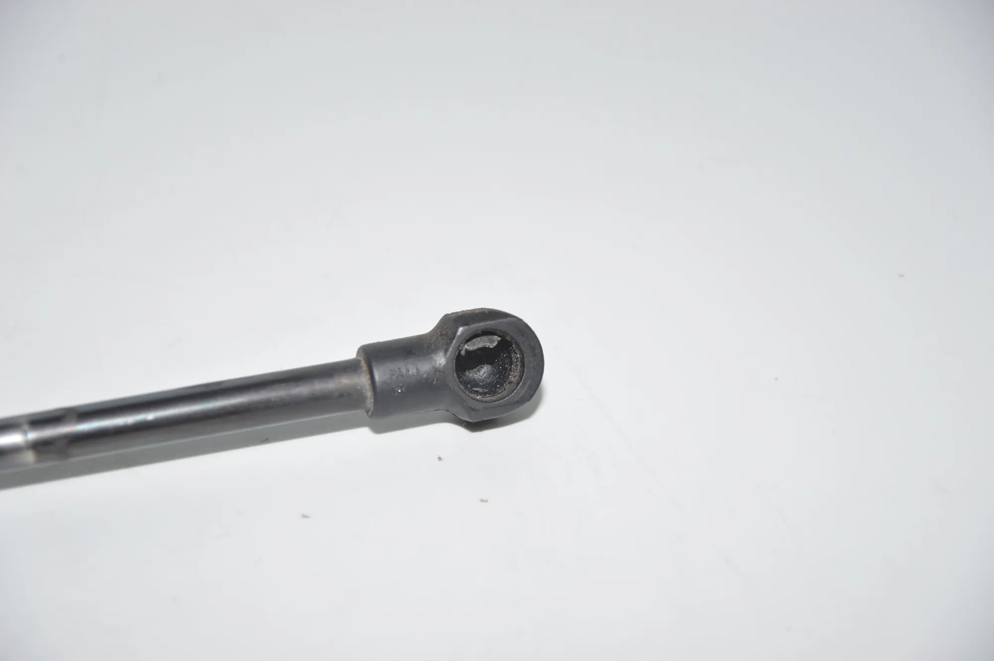 Front Right Bonnet Strut – OEM 8174866 · BMW 5 (E39) 530 i 2001 – 2