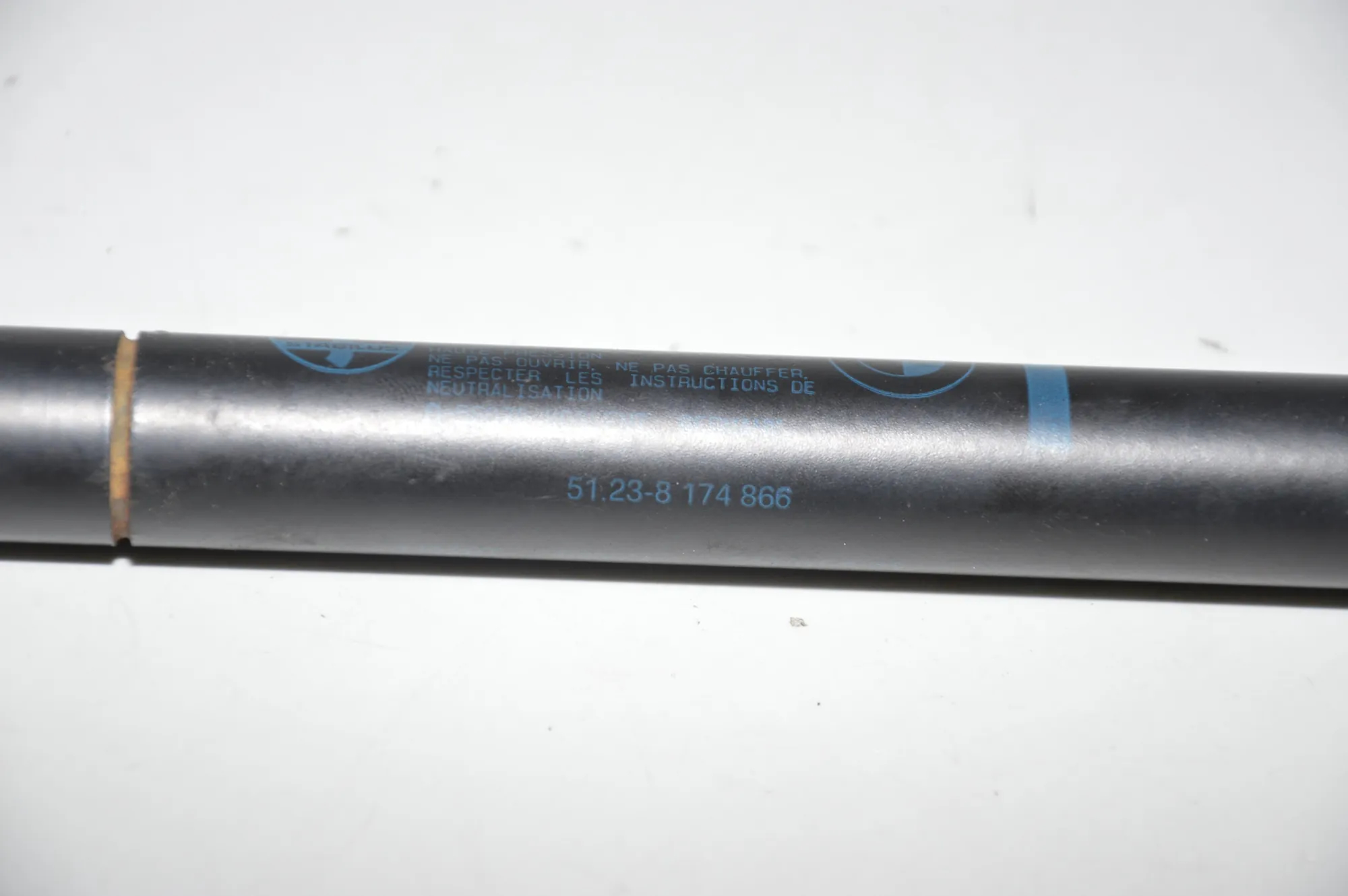 Front Right Bonnet Strut – OEM 8174866 · BMW 5 (E39) 530 i 2001 – 4