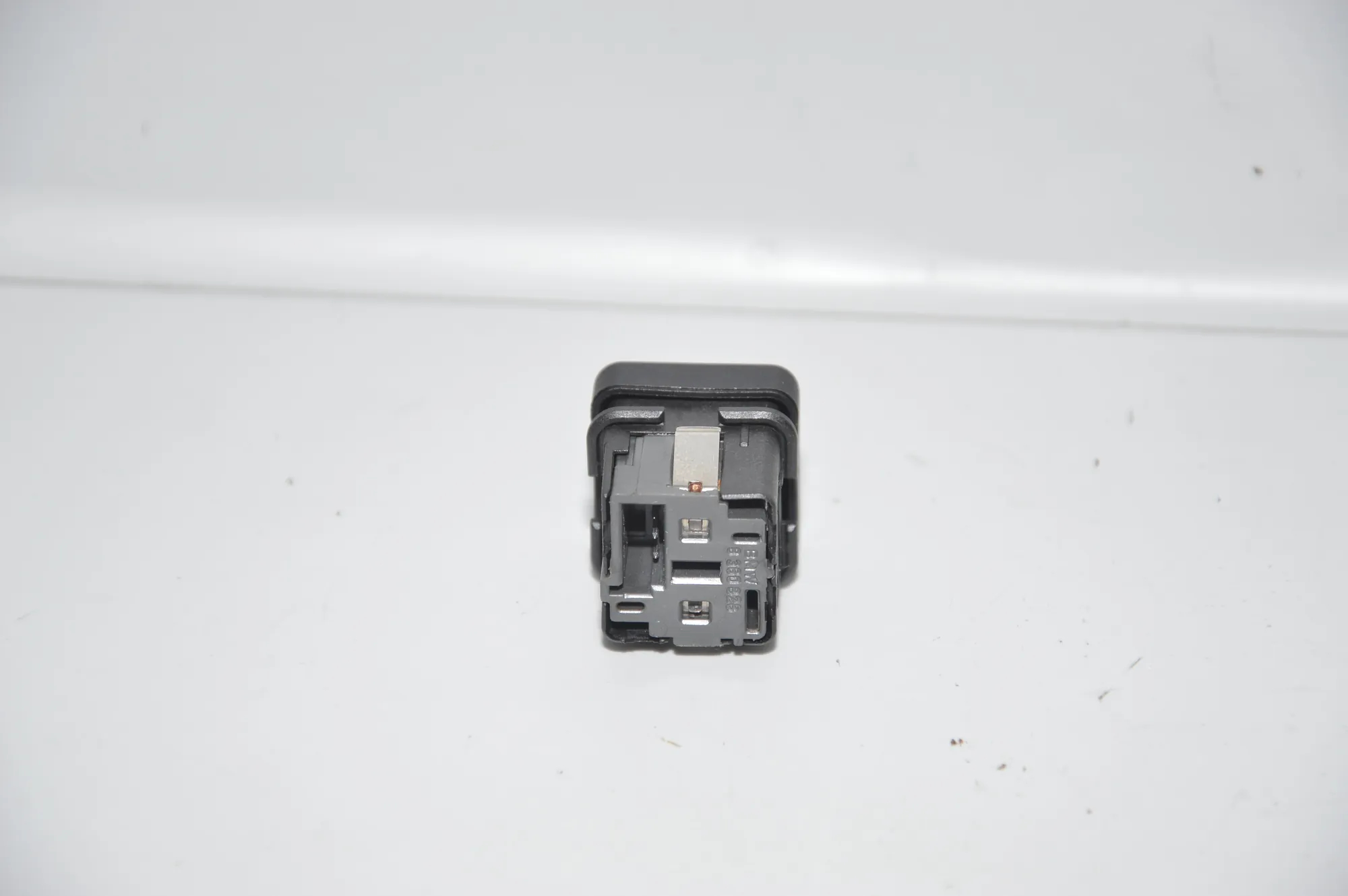 Switches – OEM 8360828 · BMW 5 (E39) 530 i 2001 – 3