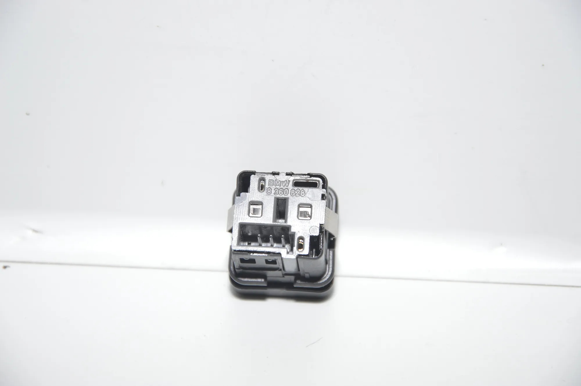 Switches – OEM 8360828 · BMW 5 (E39) 530 i 2001 – 5