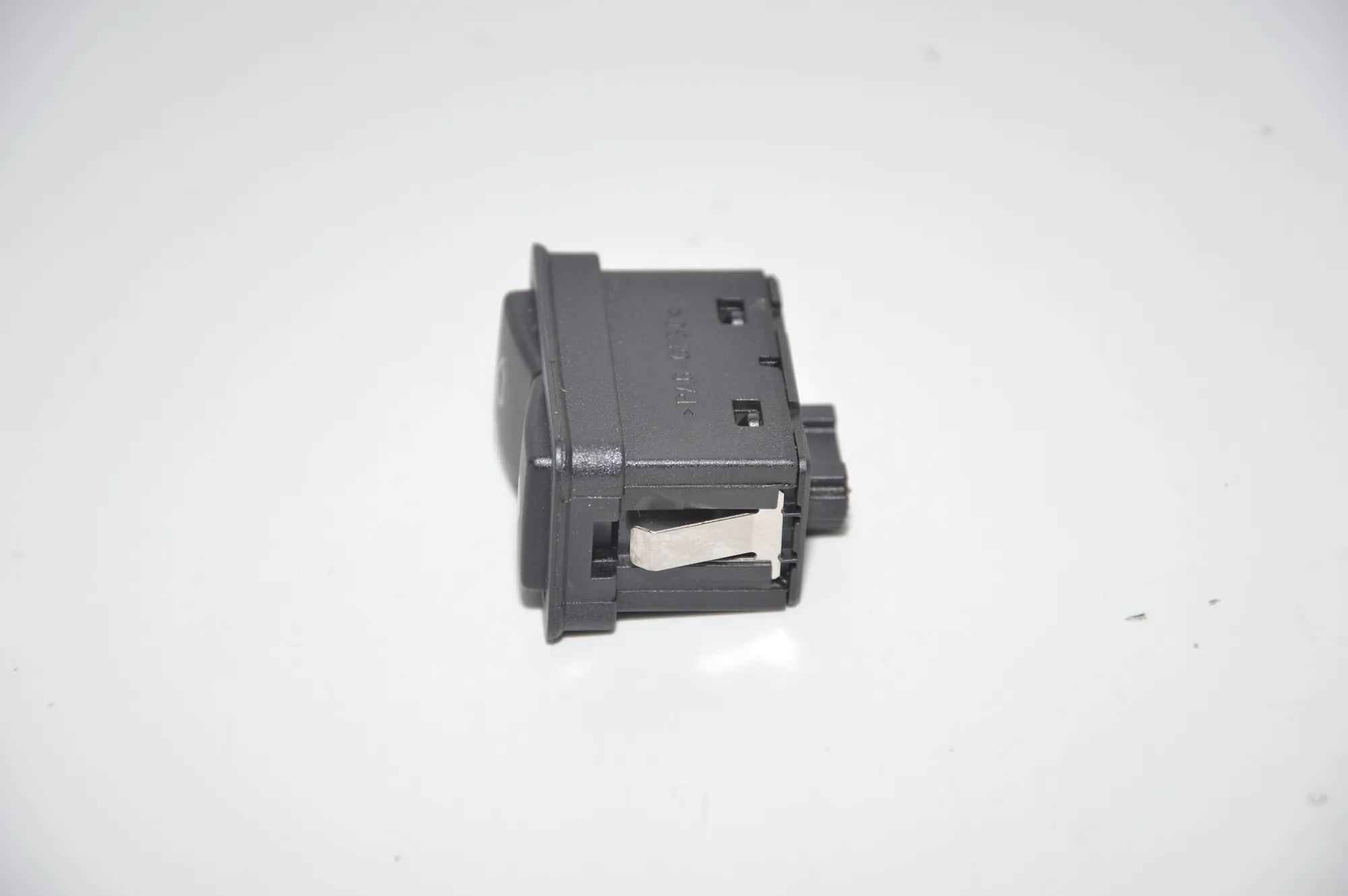 Rear Right Door Window Switch – OEM 8368974 · BMW 5 (E39) 530 i 2001 – 4
