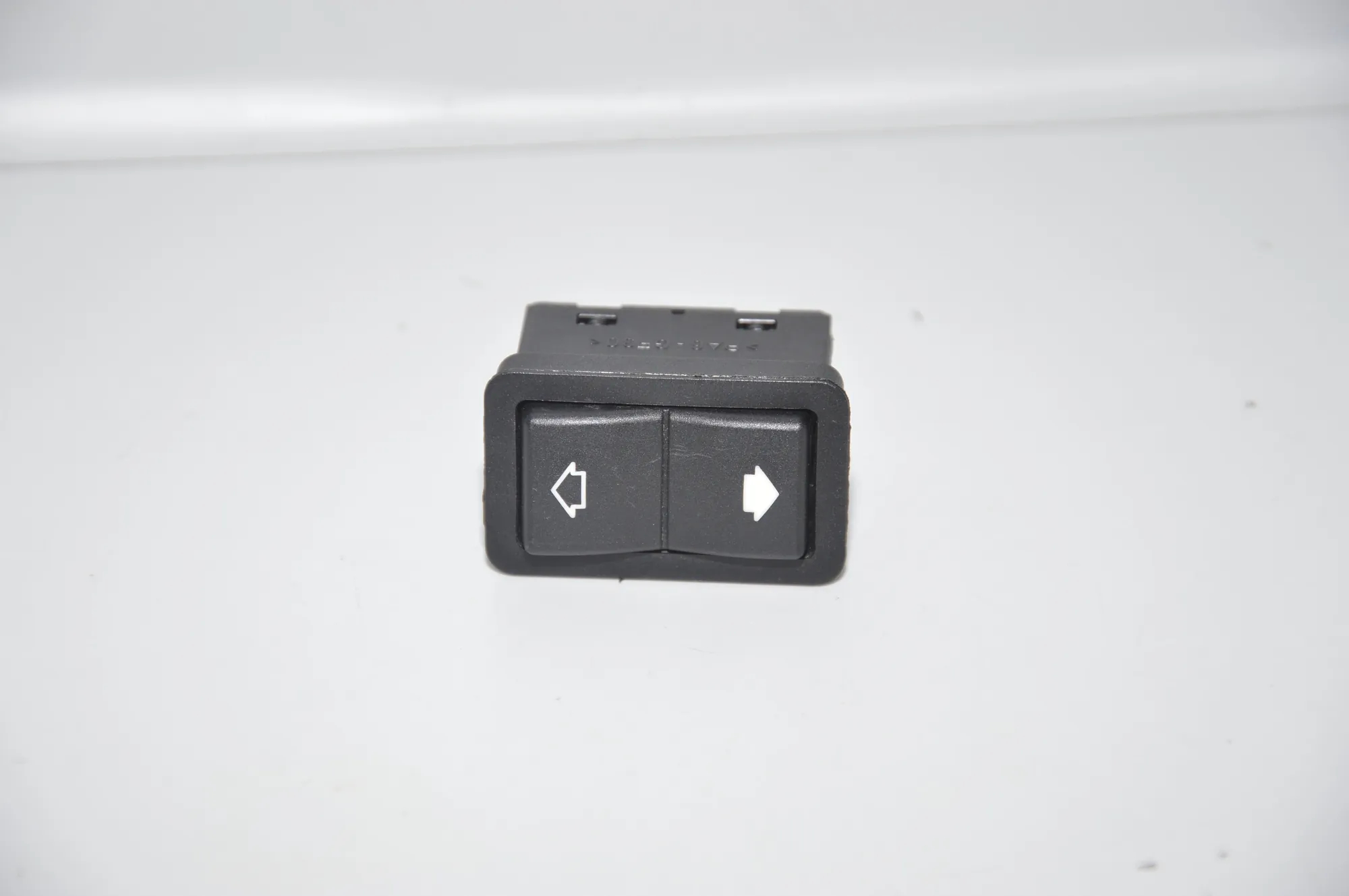 Rear Right Door Window Switch – OEM 8368974 · BMW 5 (E39) 530 i 2001