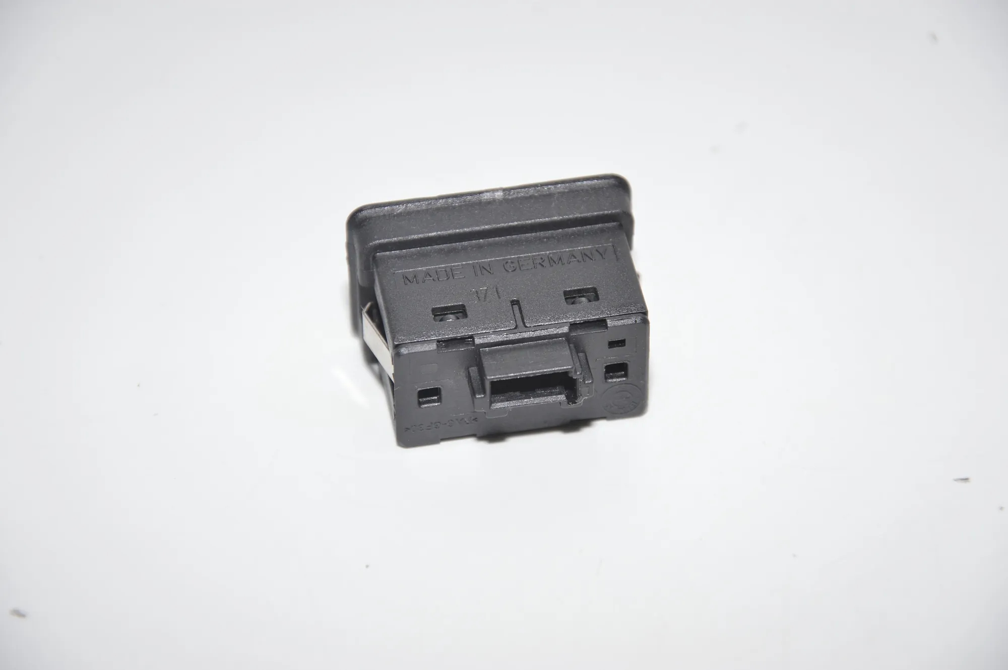 Front Left Door Window Switch – OEM 8368974 · BMW 5 (E39) 530 i 2001 – 2