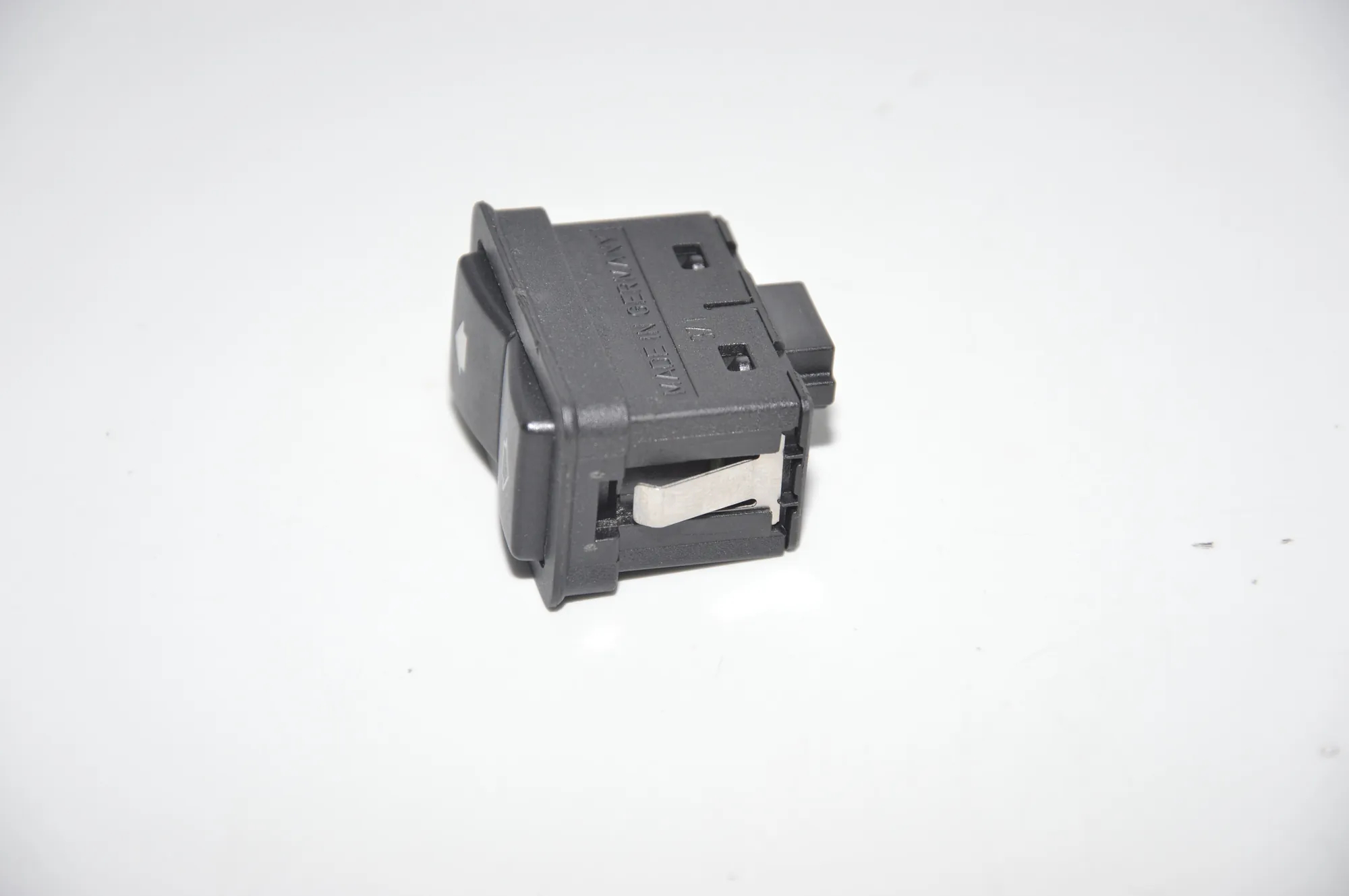 Front Left Door Window Switch – OEM 8368974 · BMW 5 (E39) 530 i 2001 – 3
