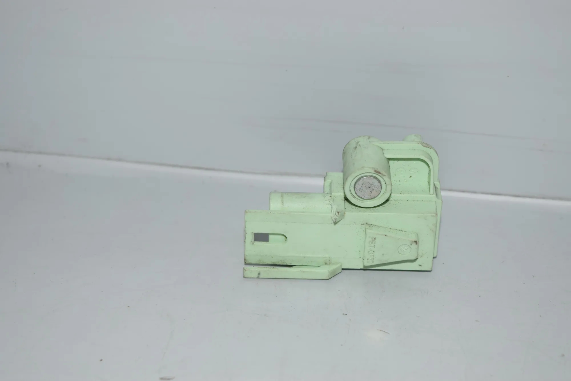 Front Left Impact Sensor – OEM 6978822 · BMW 5 Touring (E61) BMW 5 Touring (E61) 2006 – 2