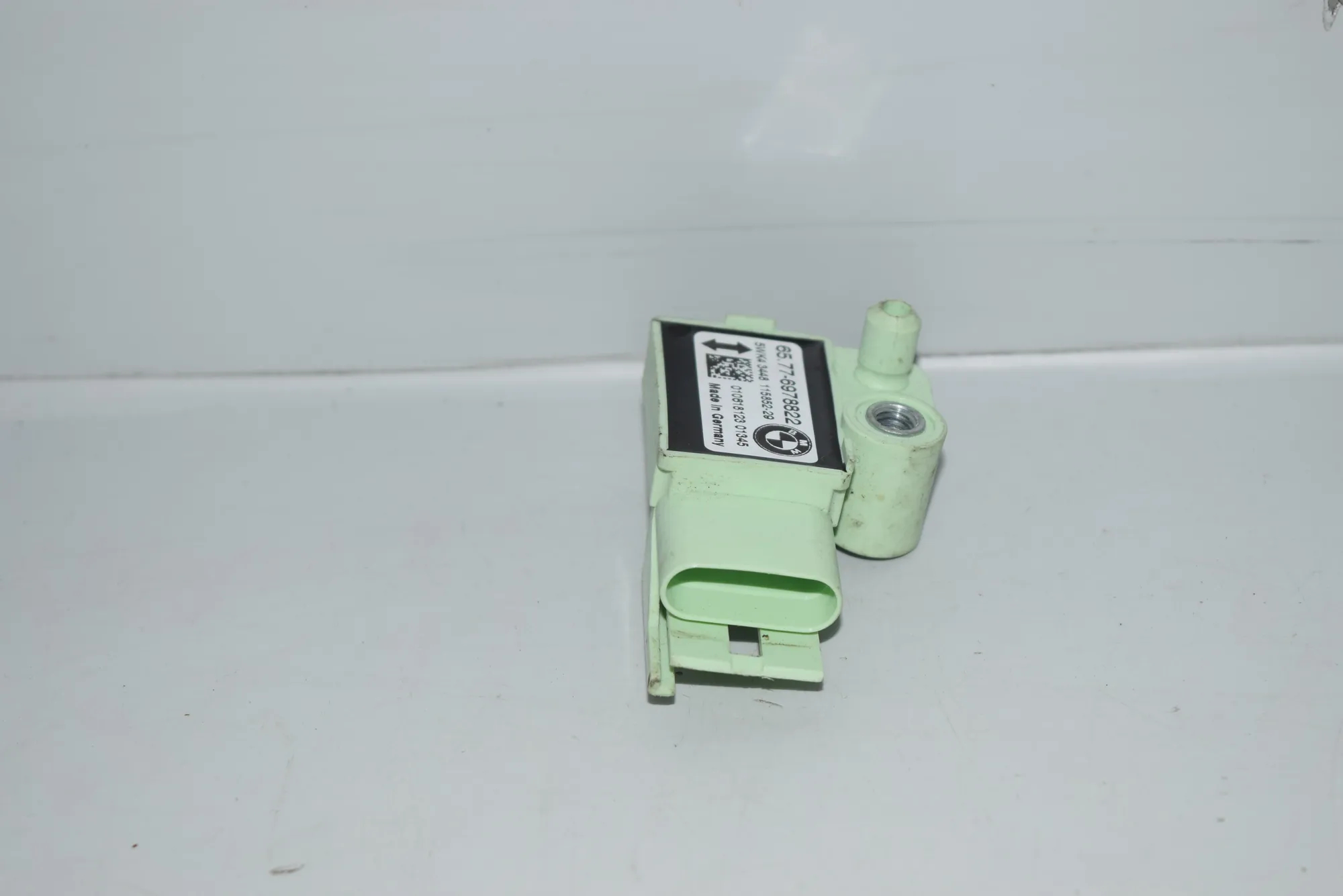 Front Left Impact Sensor – OEM 6978822 · BMW 5 Touring (E61) BMW 5 Touring (E61) 2006 – 3