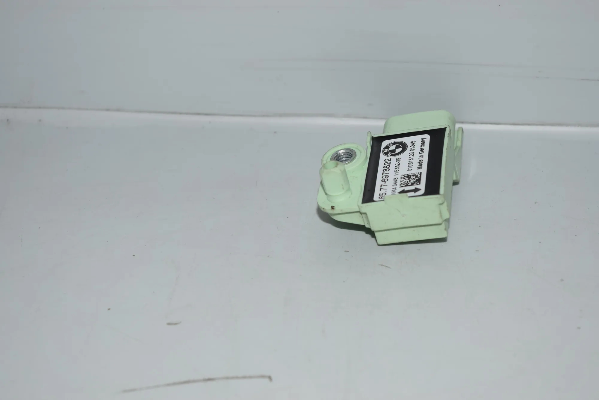 Front Left Impact Sensor – OEM 6978822 · BMW 5 Touring (E61) BMW 5 Touring (E61) 2006 – 4