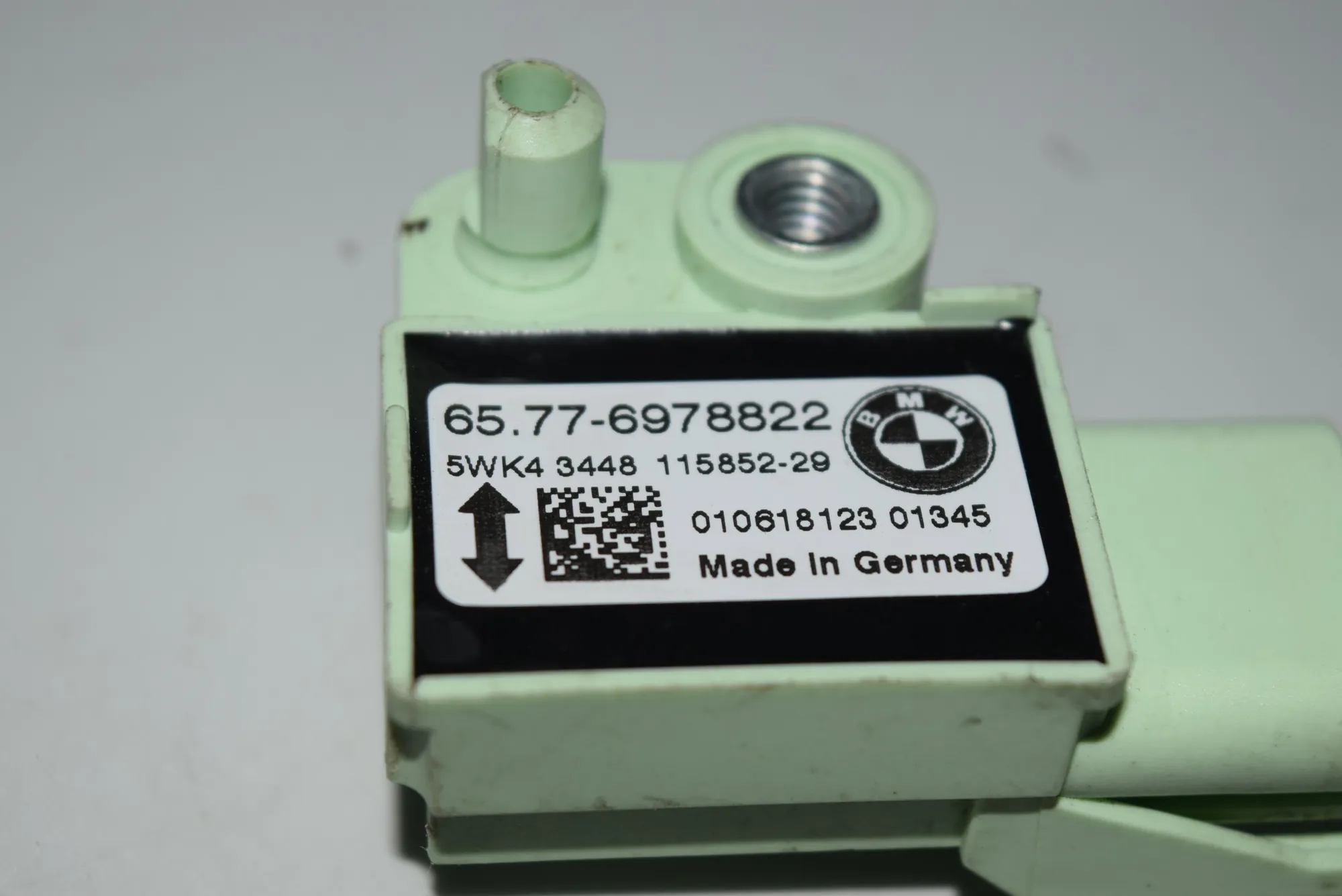 Front Left Impact Sensor – OEM 6978822 · BMW 5 Touring (E61) BMW 5 Touring (E61) 2006 – 6