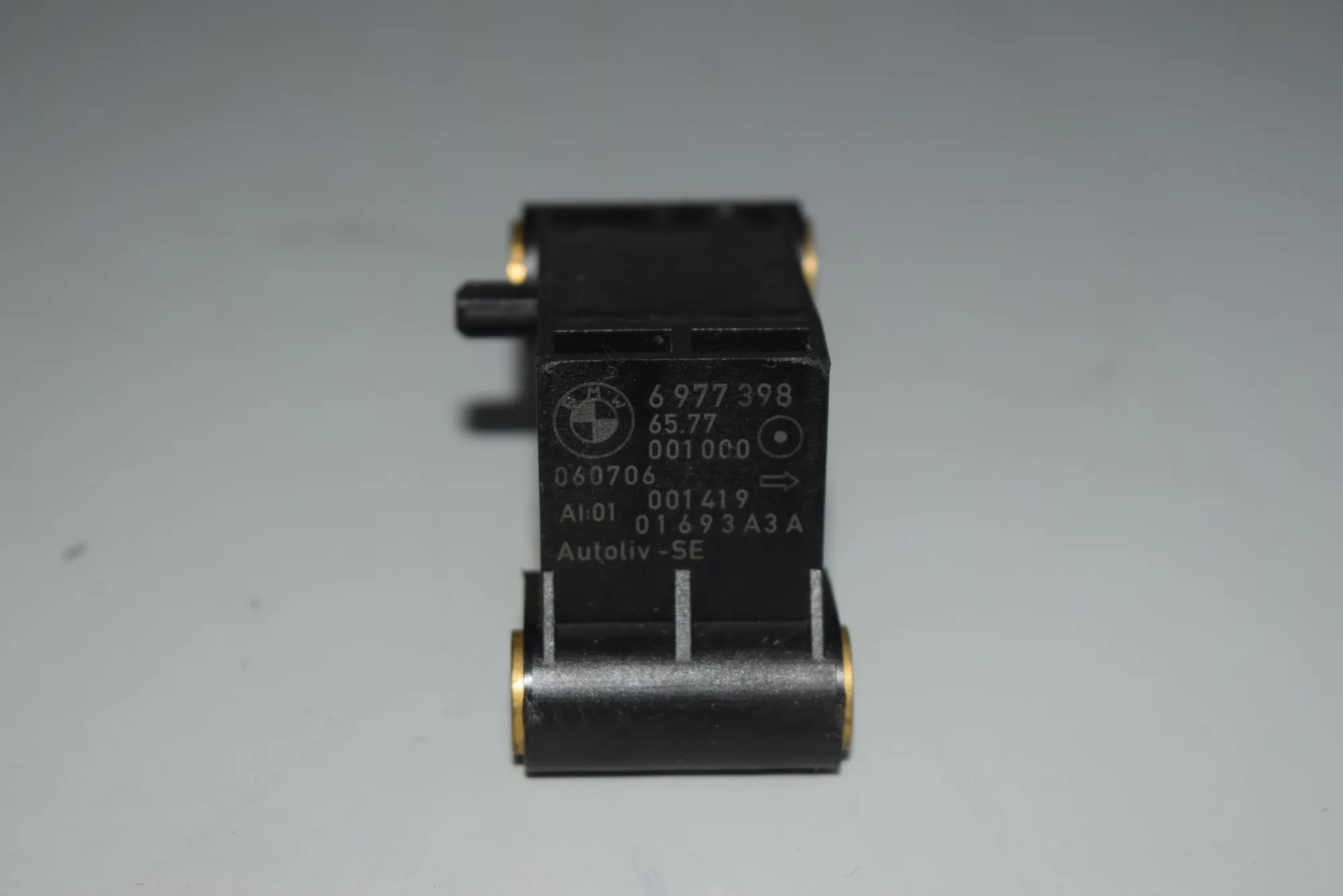 Front Left Impact Sensor – OEM 6977398 · BMW 5 (E60) BMW 5 (E60) 2005 – 5