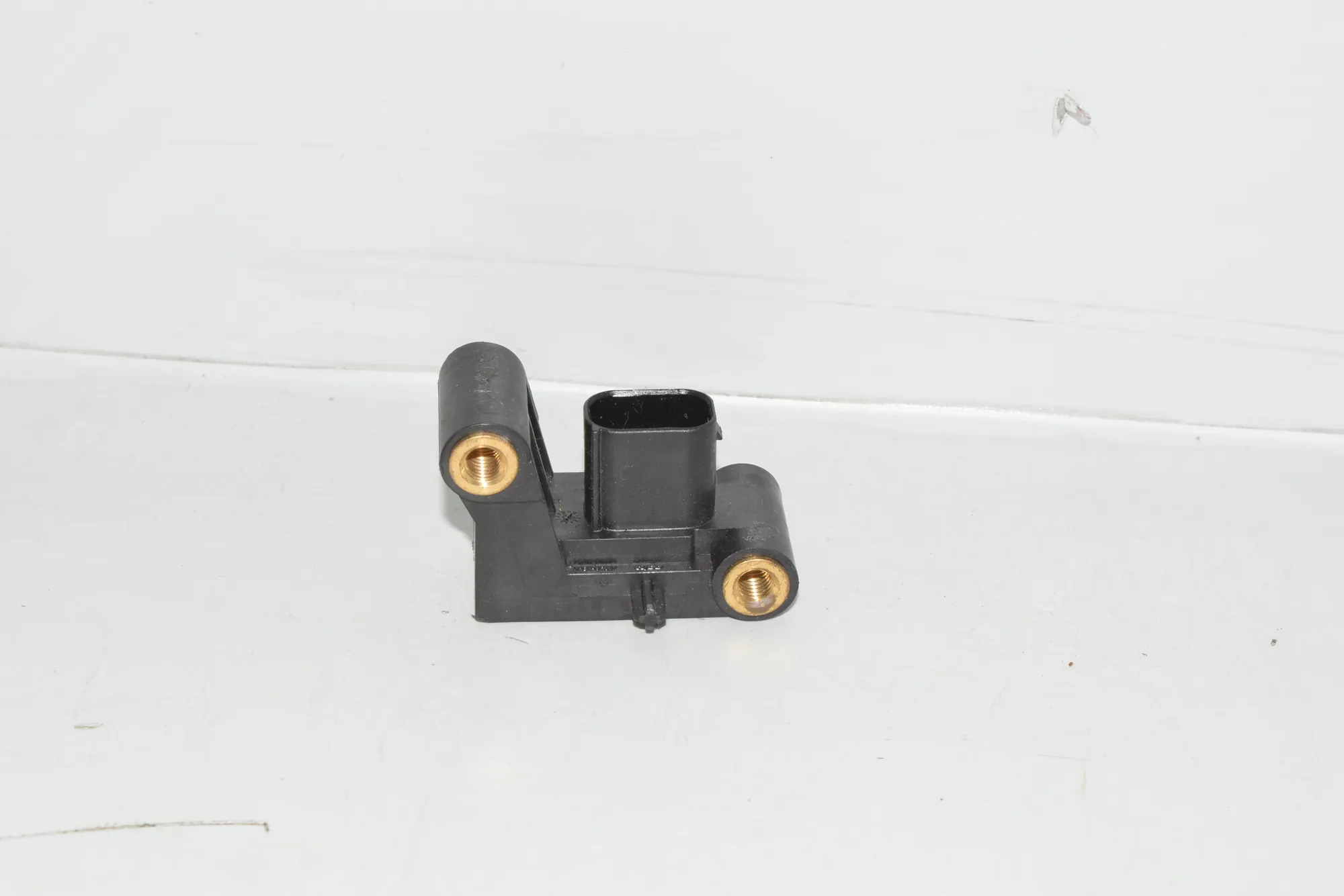 Front Left Impact Sensor – OEM 6977398 · BMW 5 (E60) BMW 5 (E60) 2005 – 2