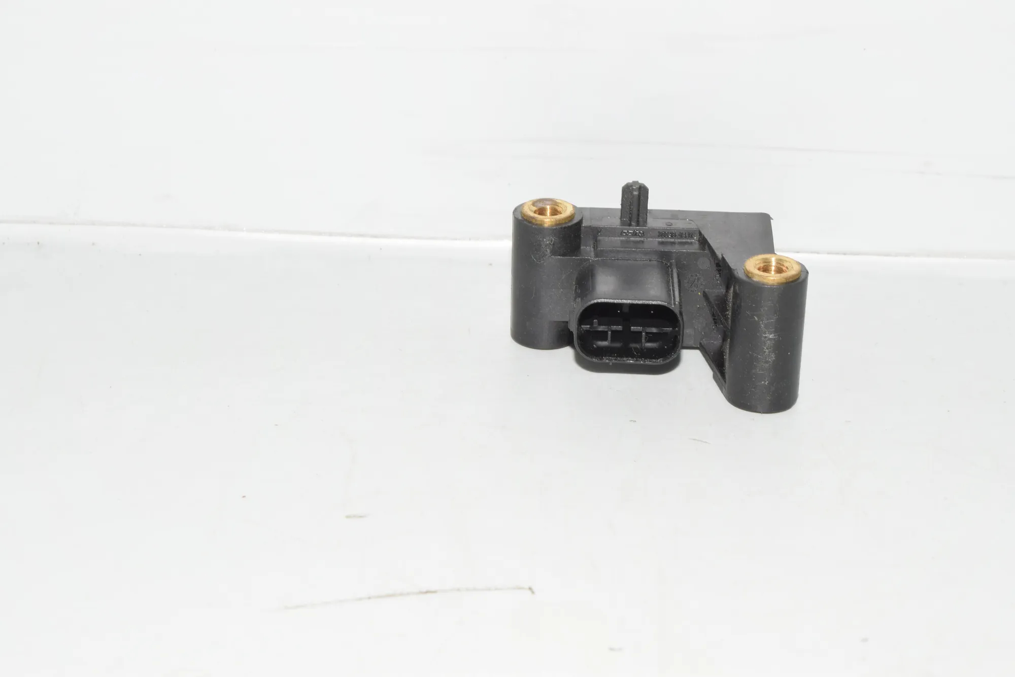 Front Left Impact Sensor – OEM 6977398 · BMW 5 (E60) BMW 5 (E60) 2005