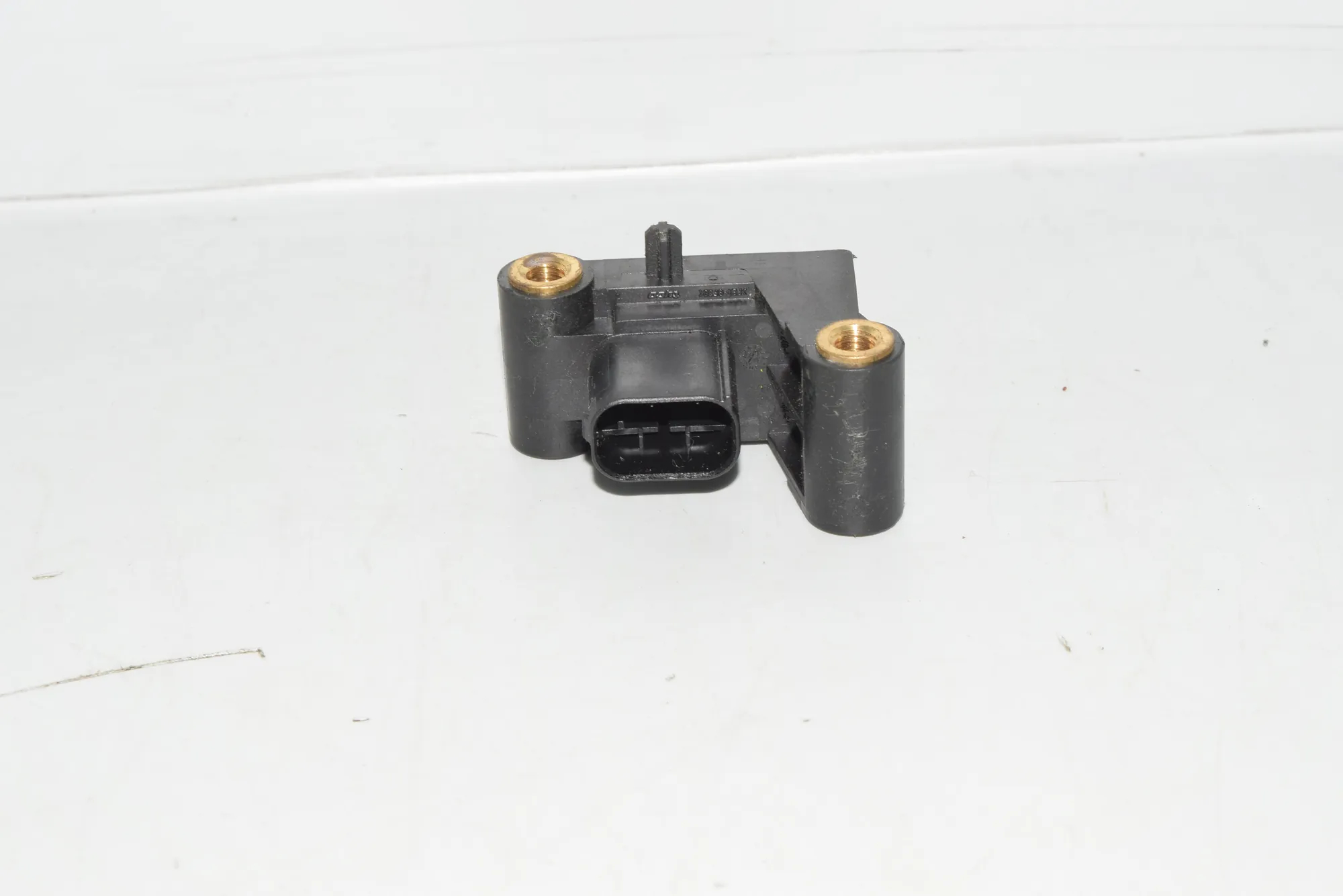 Front Left Impact Sensor – OEM 6977398 · BMW 5 (E60) BMW 5 (E60) 2005 – 3