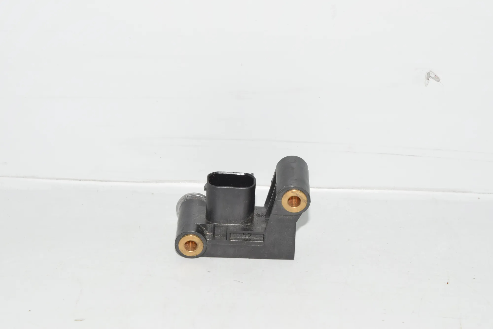 Front Left Impact Sensor – OEM 6977398 · BMW 5 (E60) BMW 5 (E60) 2005