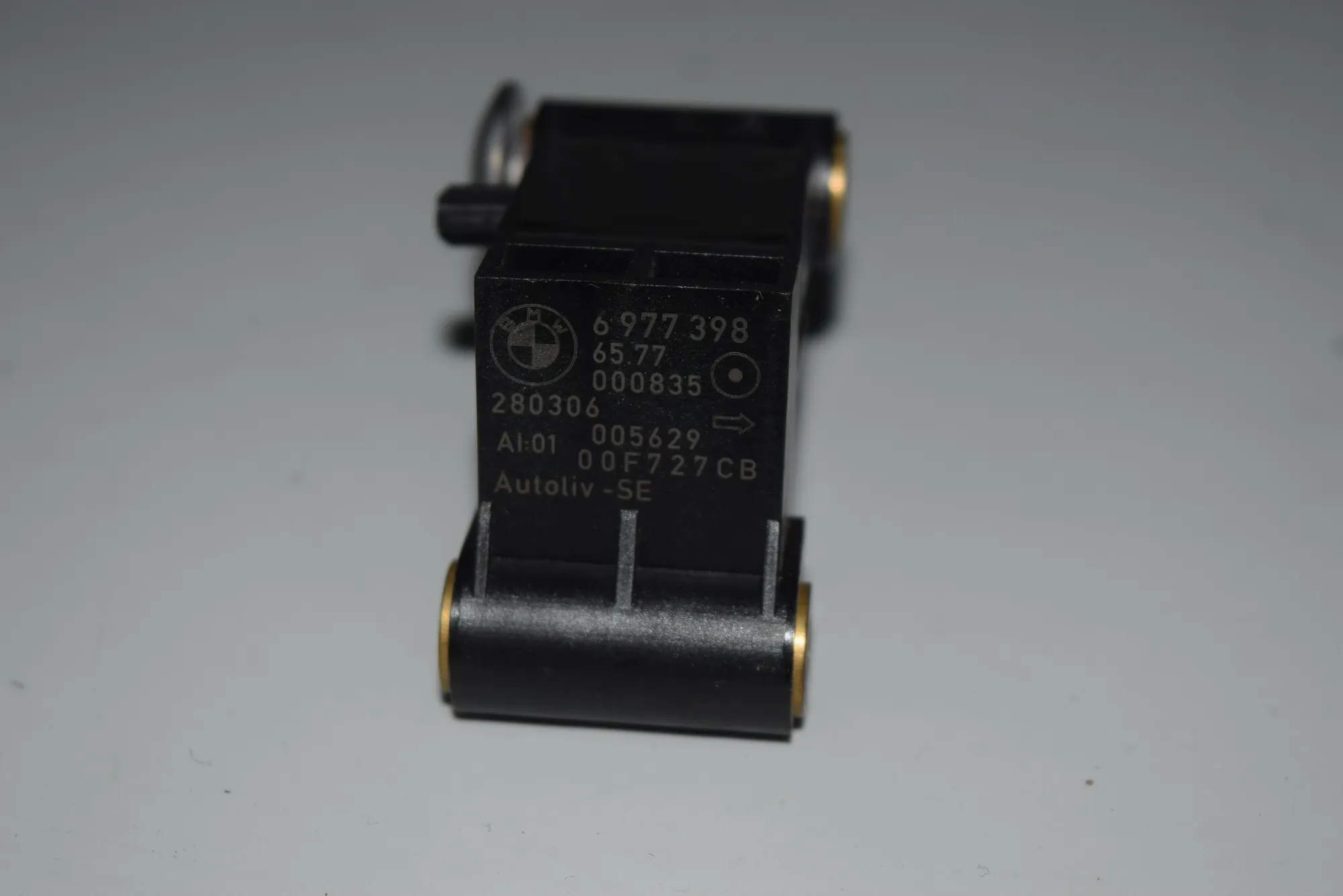 Front Left Impact Sensor – OEM 6977398 · BMW 5 (E60) BMW 5 (E60) 2005 – 4