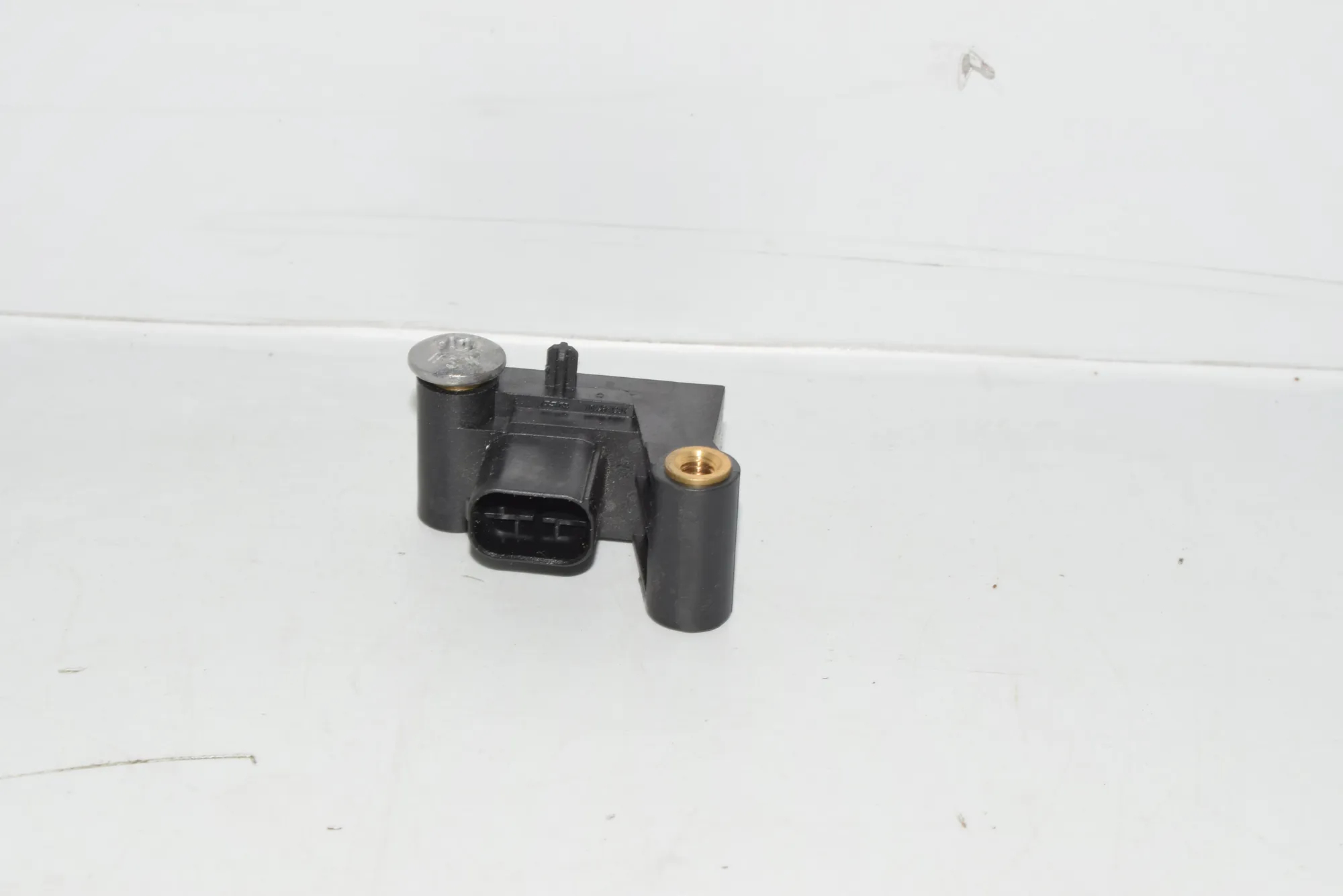 Front Left Impact Sensor – OEM 6977398 · BMW 5 (E60) BMW 5 (E60) 2005 – 2