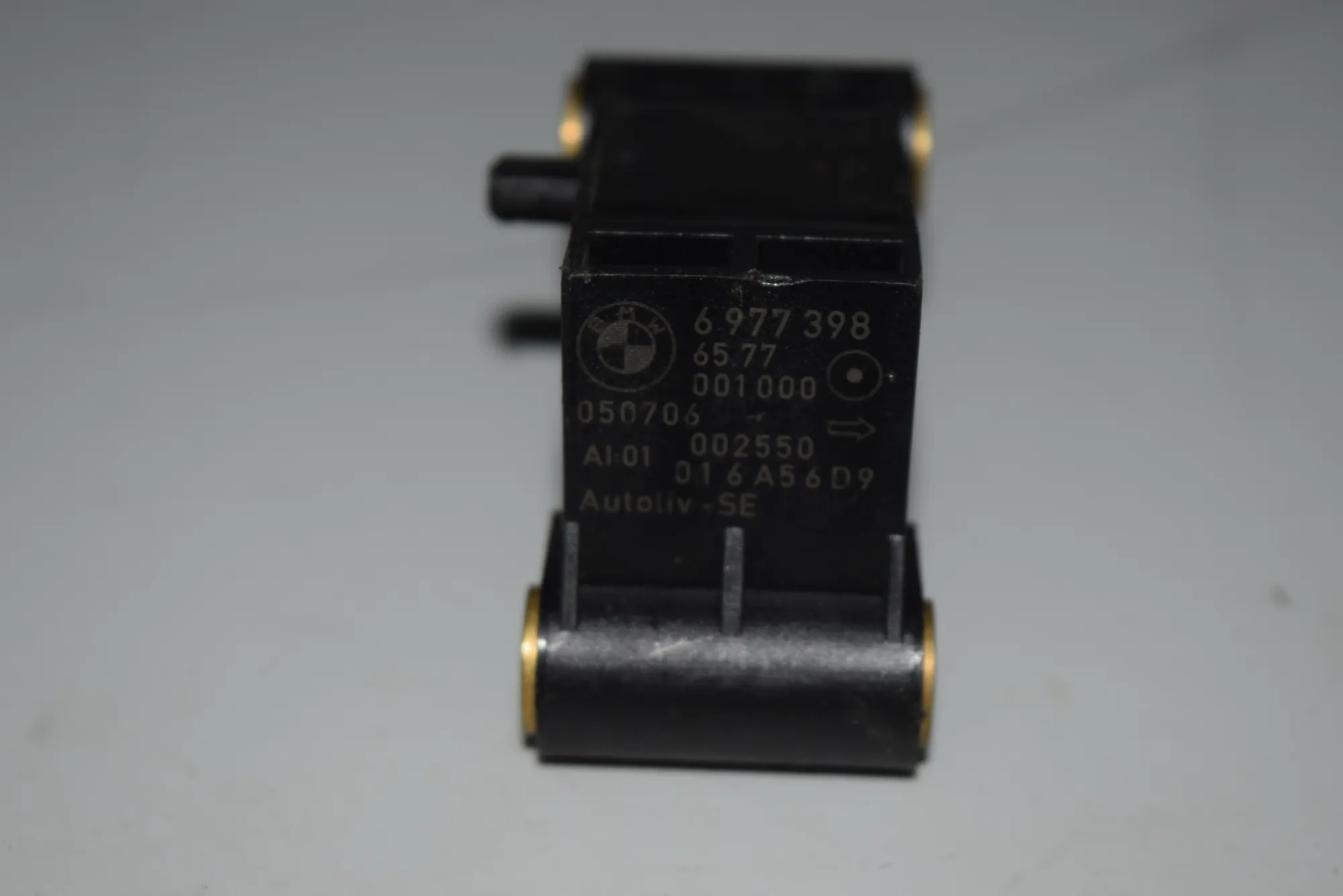 Front Left Impact Sensor – OEM 6977398 · BMW 5 (E60) BMW 5 (E60) 2005 – 5