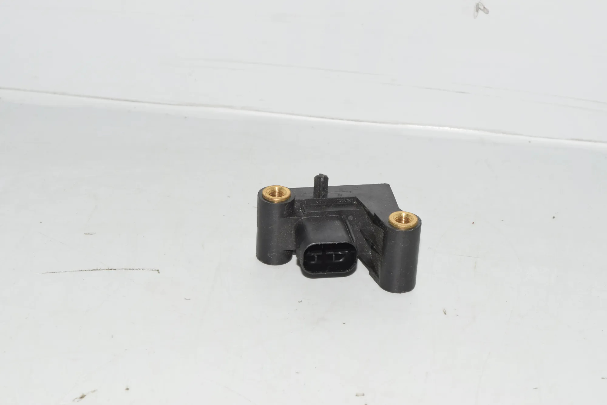 Front Left Impact Sensor – OEM 6977398 · BMW 5 (E60) BMW 5 (E60) 2005 – 2