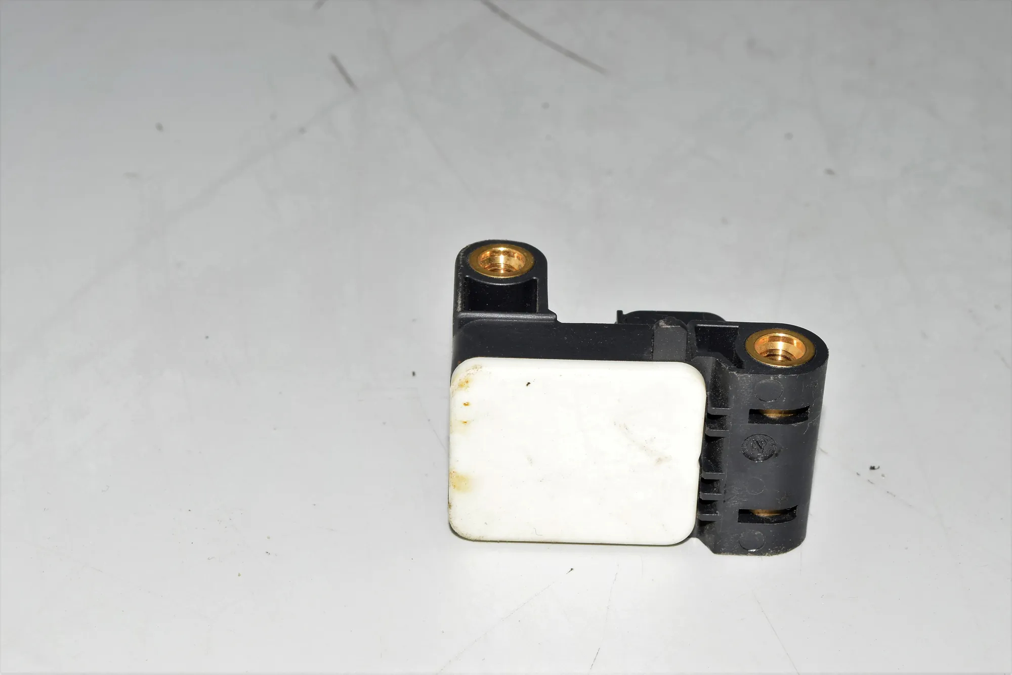 Front Right Impact Sensor – OEM 6911003 · BMW 3 (E90) BMW 3 (E90) 320 i 2006