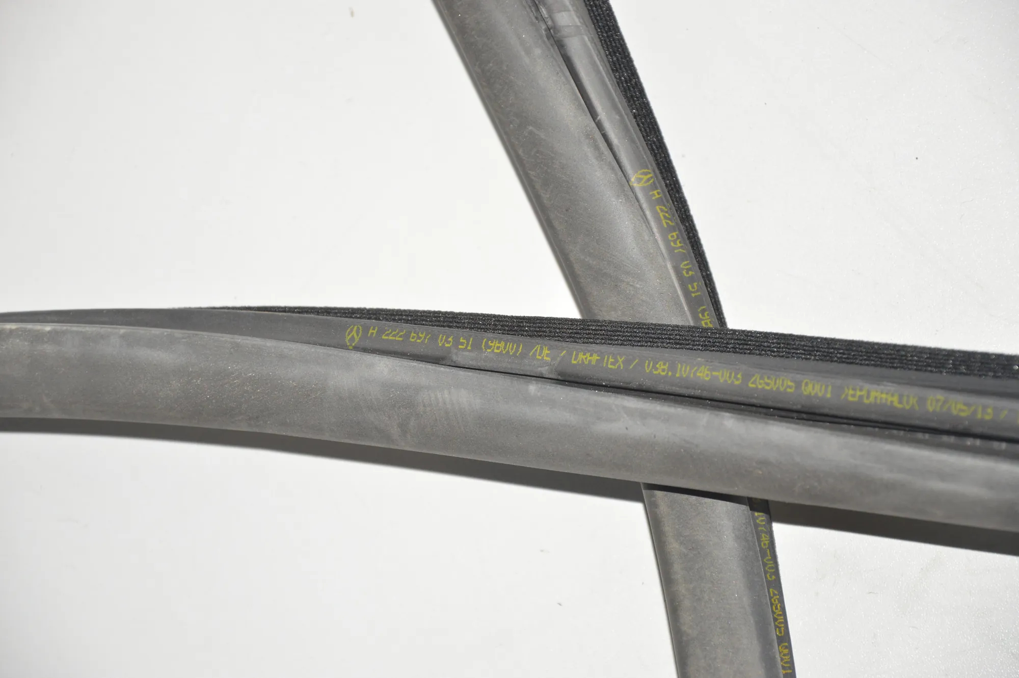Rear Left Door Seal Rubber – OEM A2226970351 · MERCEDES-BENZ S (W222, V222, X222) (2013 - -) S 350 BlueTEC / d (222.132, 222.032, 222.123) 2013 – 5