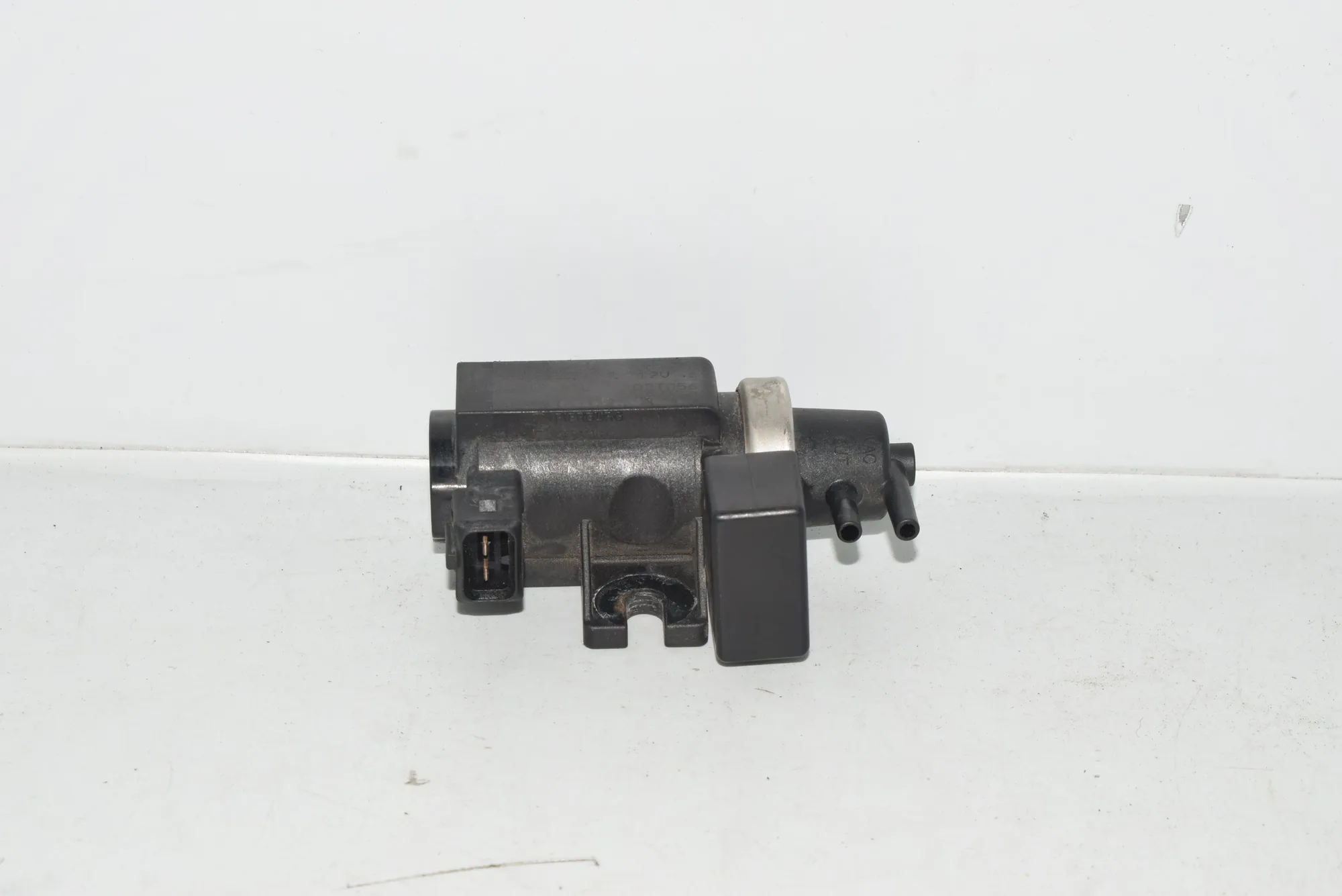 Solenoid Valve – OEM 2247906 · BMW 5 (E39) BMW 5 (E39) 530 d 2002