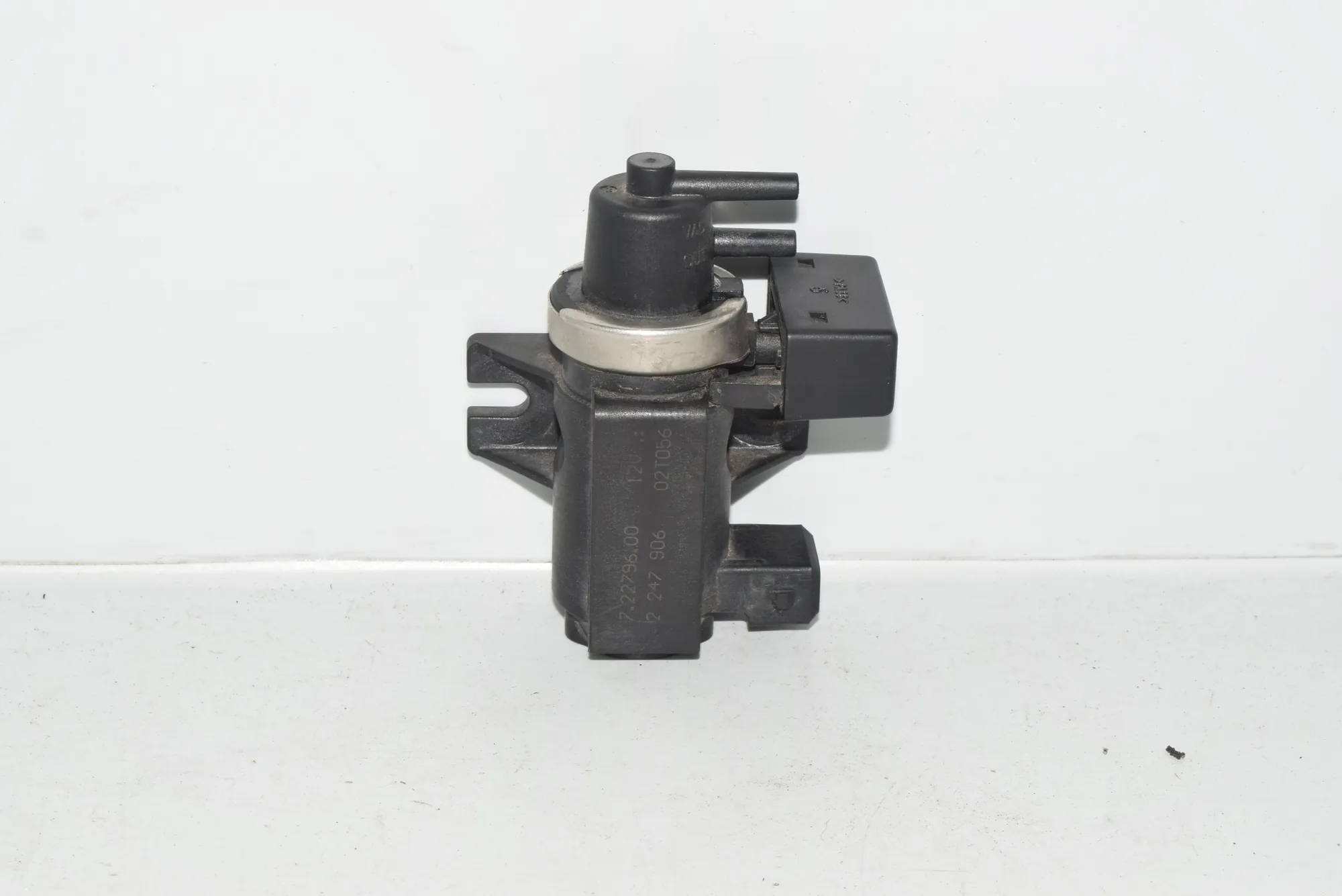 Solenoid Valve – OEM 2247906 · BMW 5 (E39) BMW 5 (E39) 530 d 2002 – 3