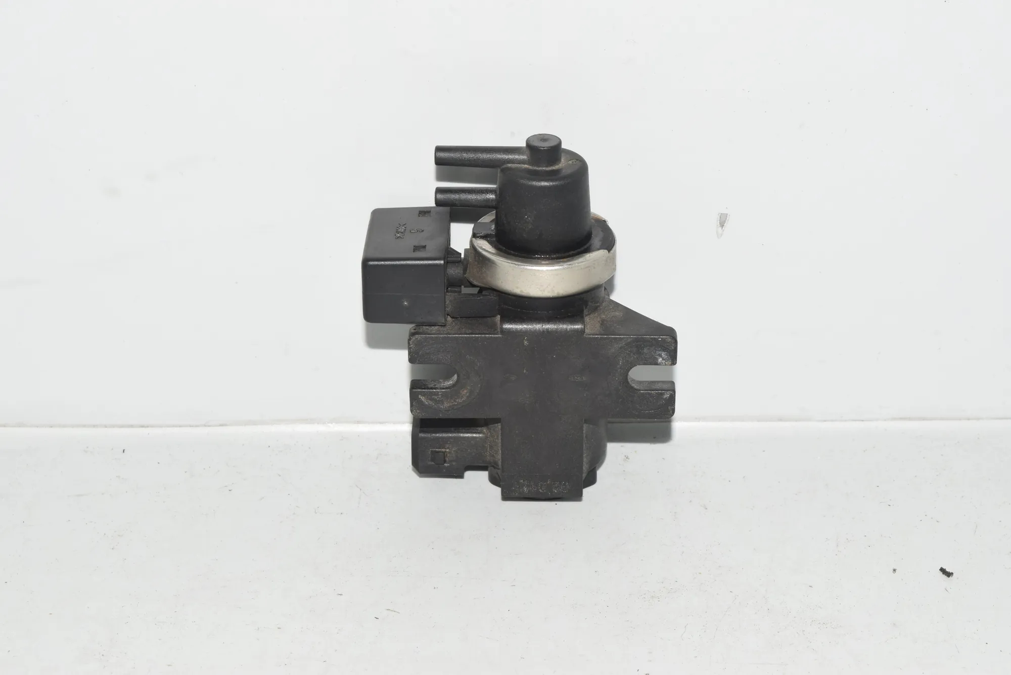 Solenoid Valve – OEM 2247906 · BMW 5 (E39) BMW 5 (E39) 530 d 2002 – 5