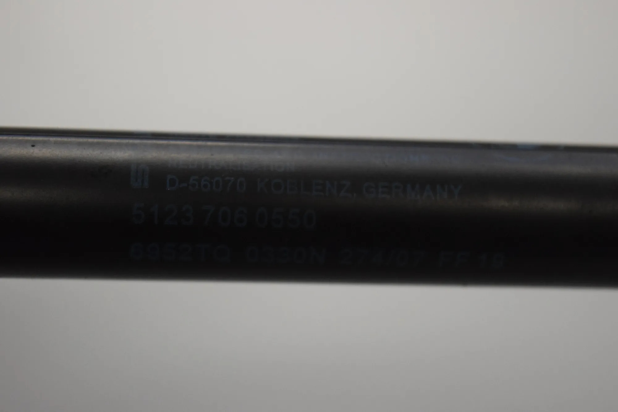 Front Right Bonnet Strut – OEM 7060550 · BMW 3 Touring (E91) 325 i xDrive 2007 – 3