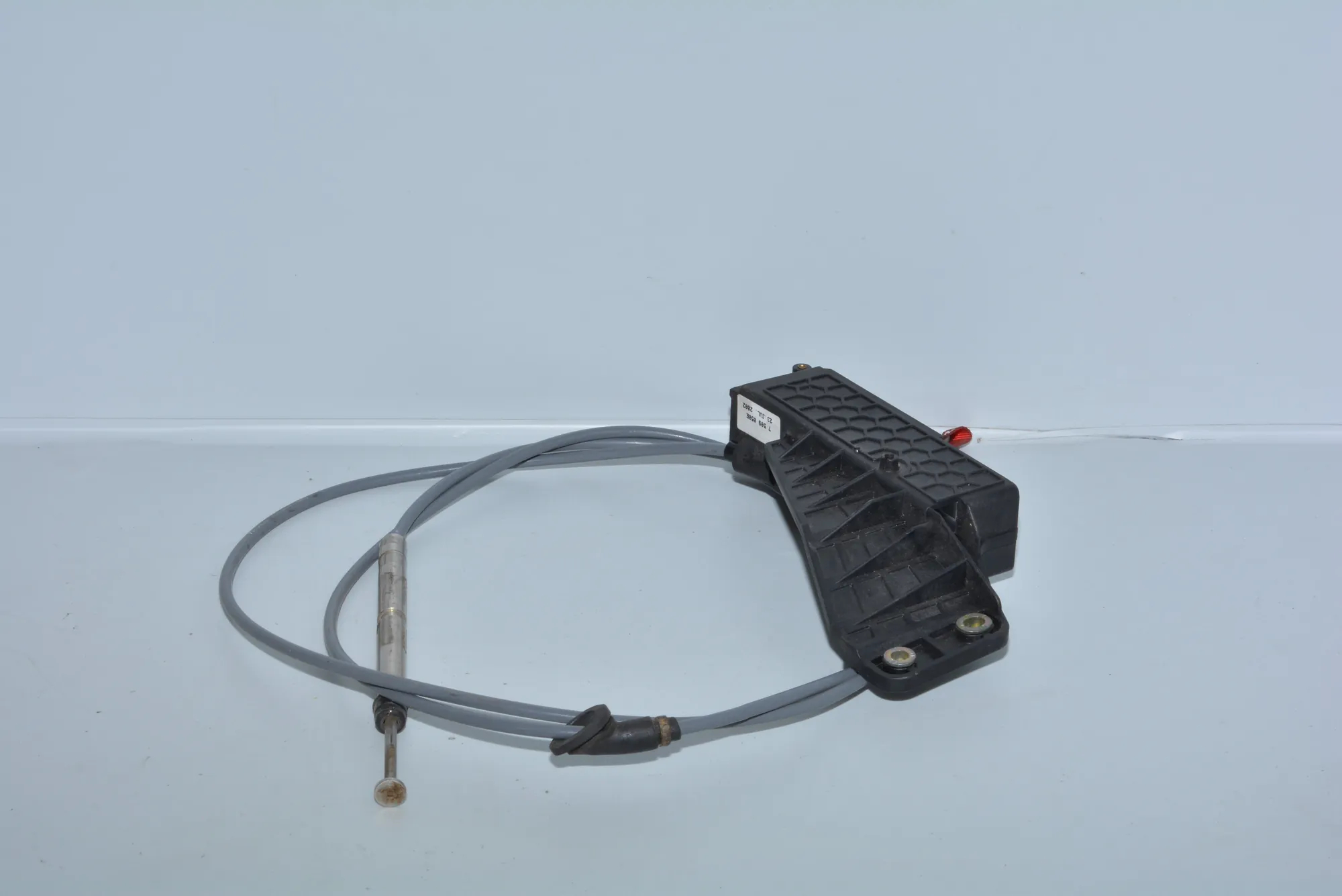 Bonnet Lock Cable – OEM 7509050 · BMW 7 (E65, E66, E67) BMW 7 (E65, E66, E67) 2002 – 4