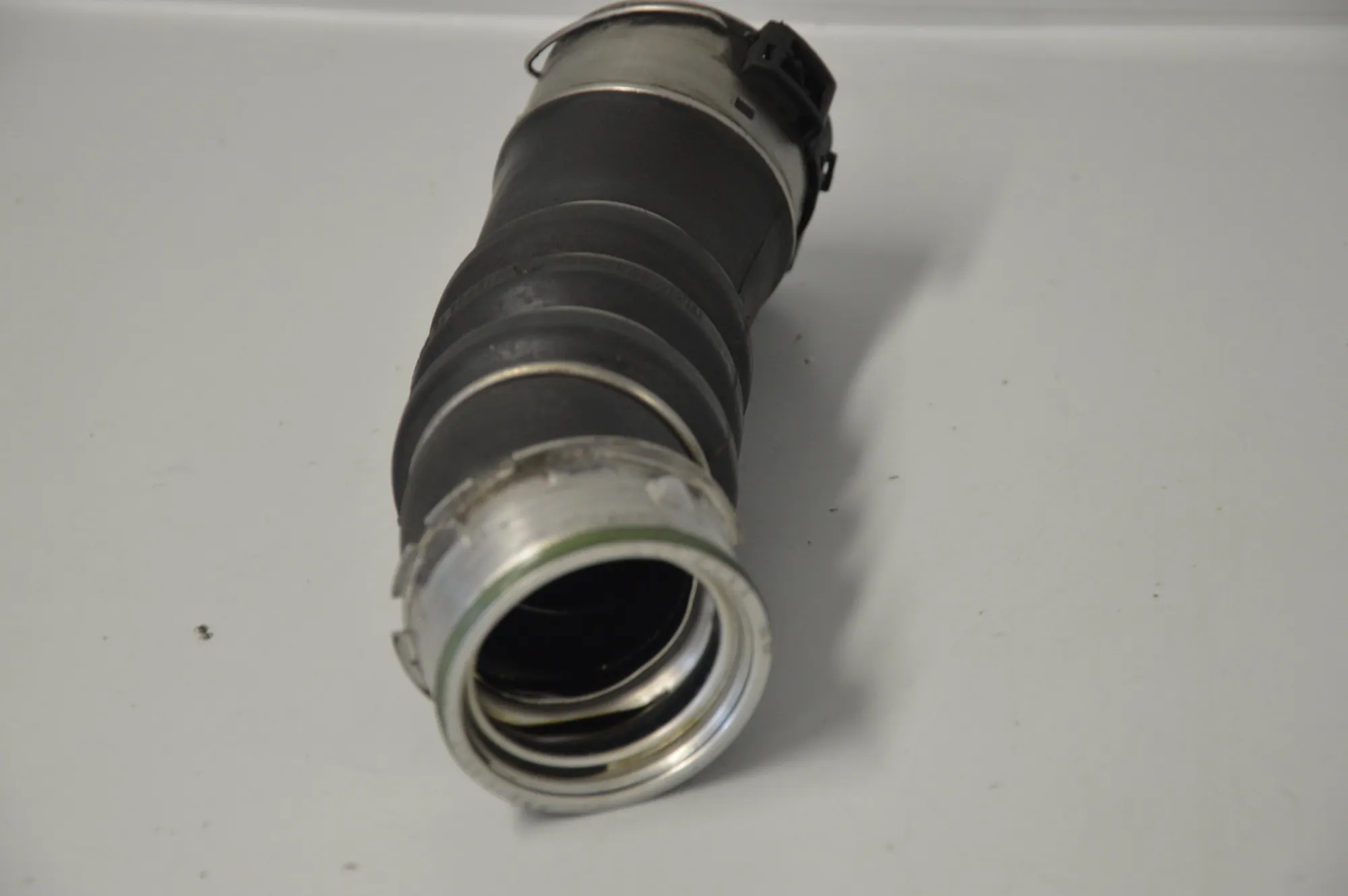 Right Side Intercooler Hose – OEM 7797480 · BMW 1 (E81) 118 d 2009 – 3