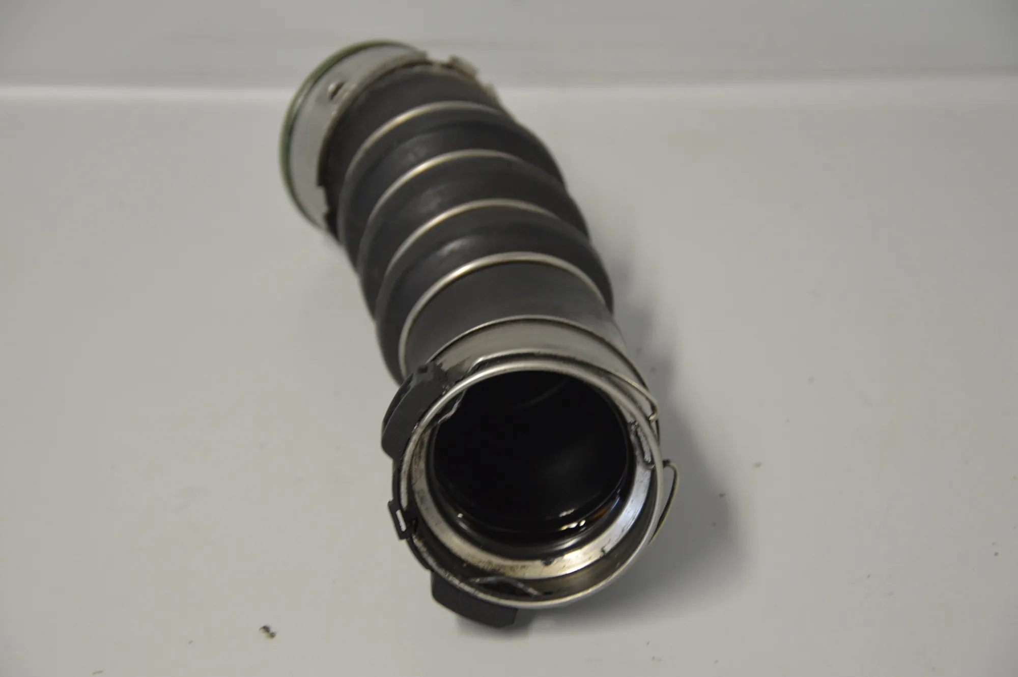 Right Side Intercooler Hose – OEM 7797480 · BMW 1 (E81) 118 d 2009 – 2