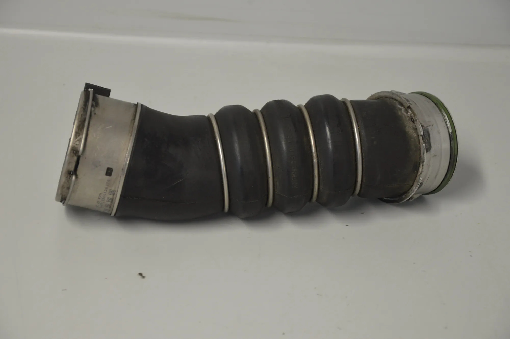 Right Side Intercooler Hose – OEM 7797480 · BMW 1 (E81) 118 d 2009